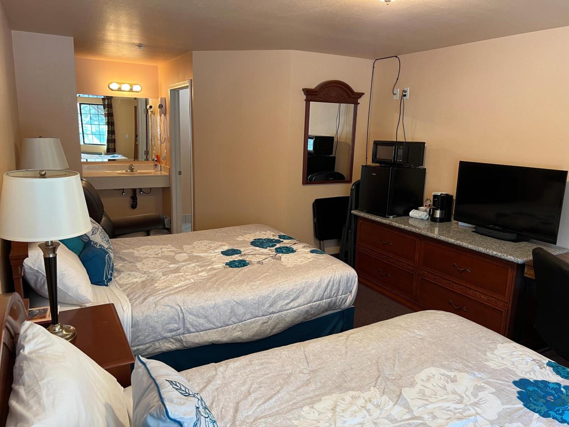 Frazier View Motel photo 95
