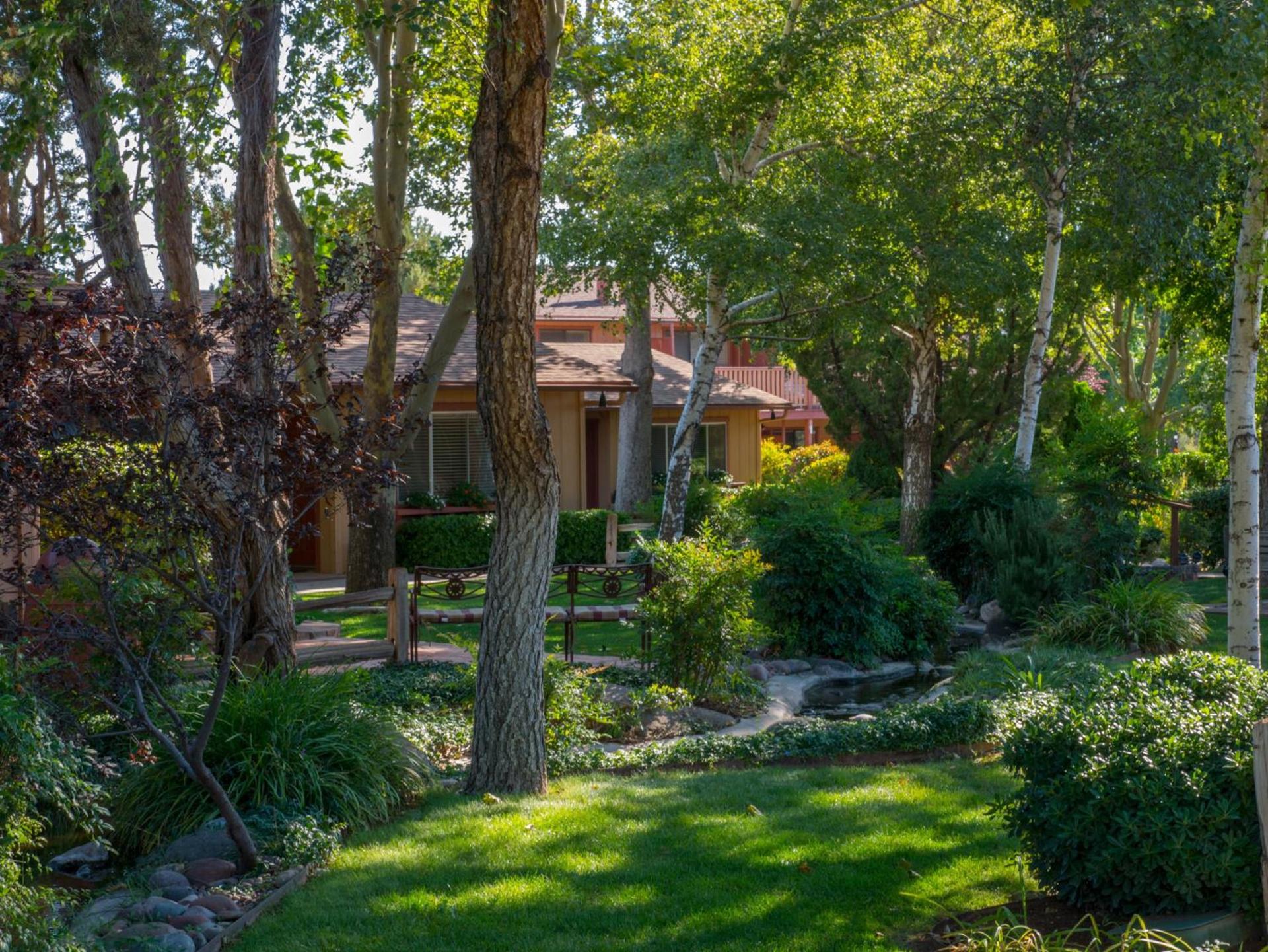 Sky Ranch Lodge photo 38