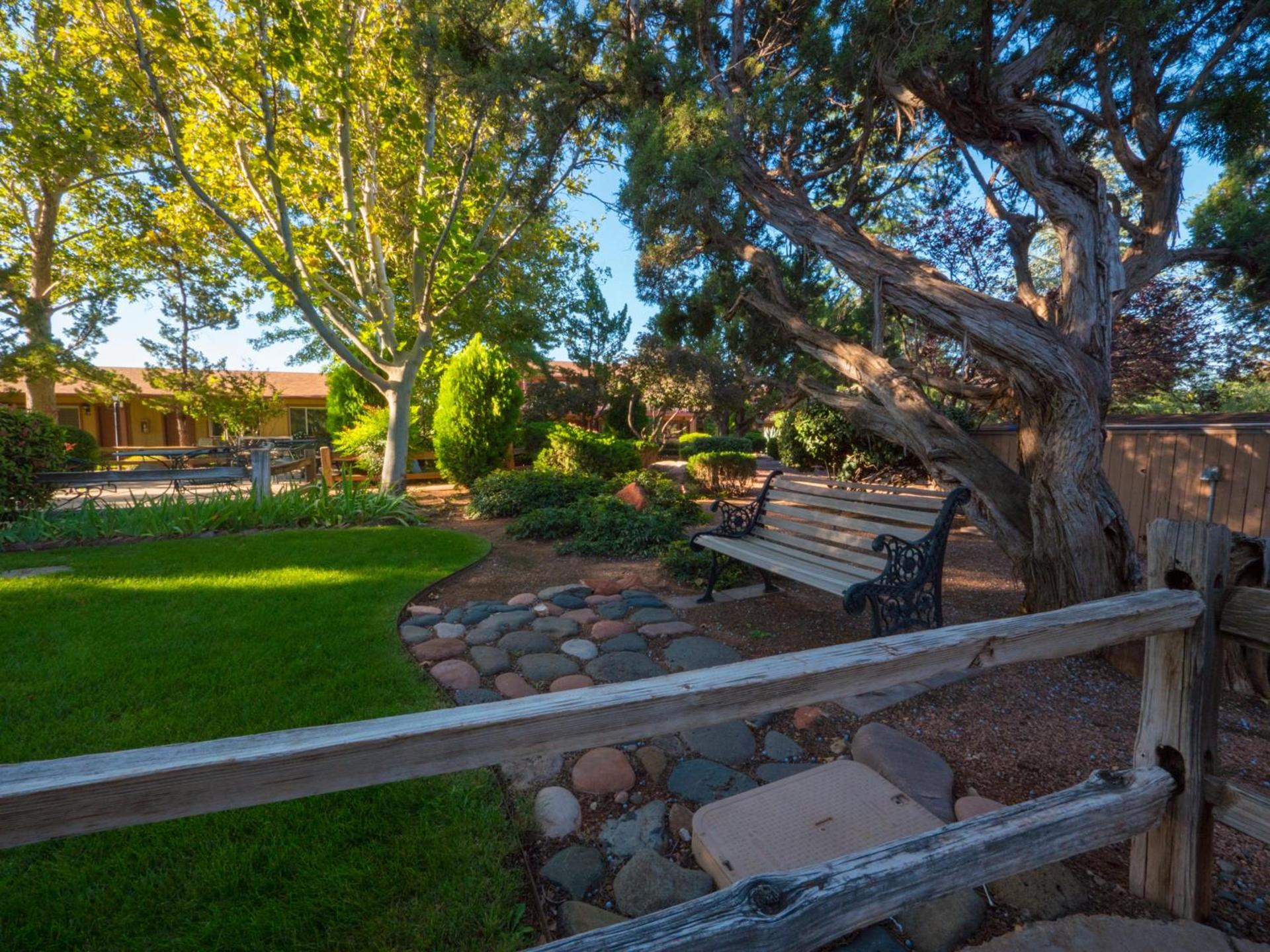 Sky Ranch Lodge photo 44
