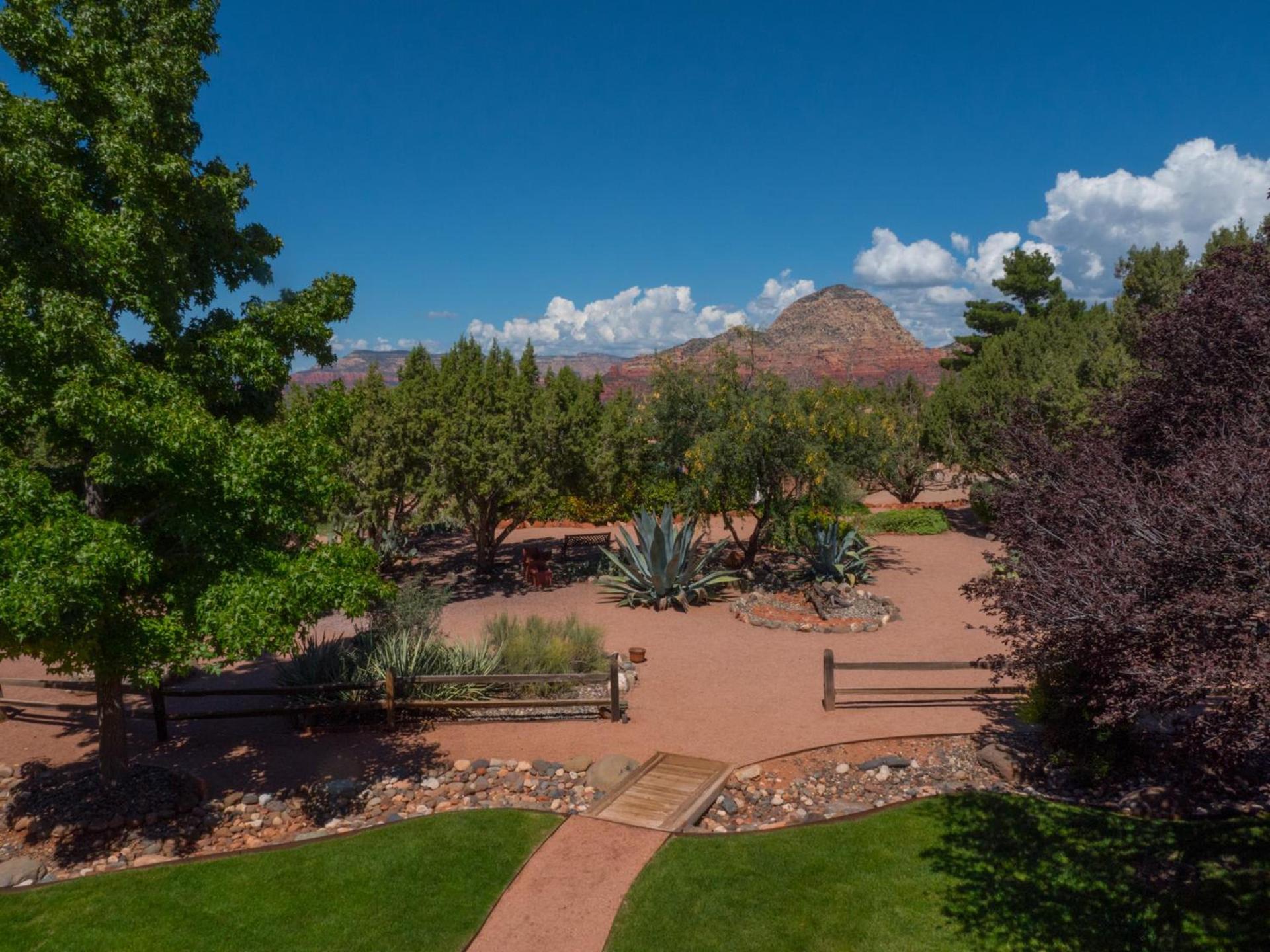 Sky Ranch Lodge photo 34