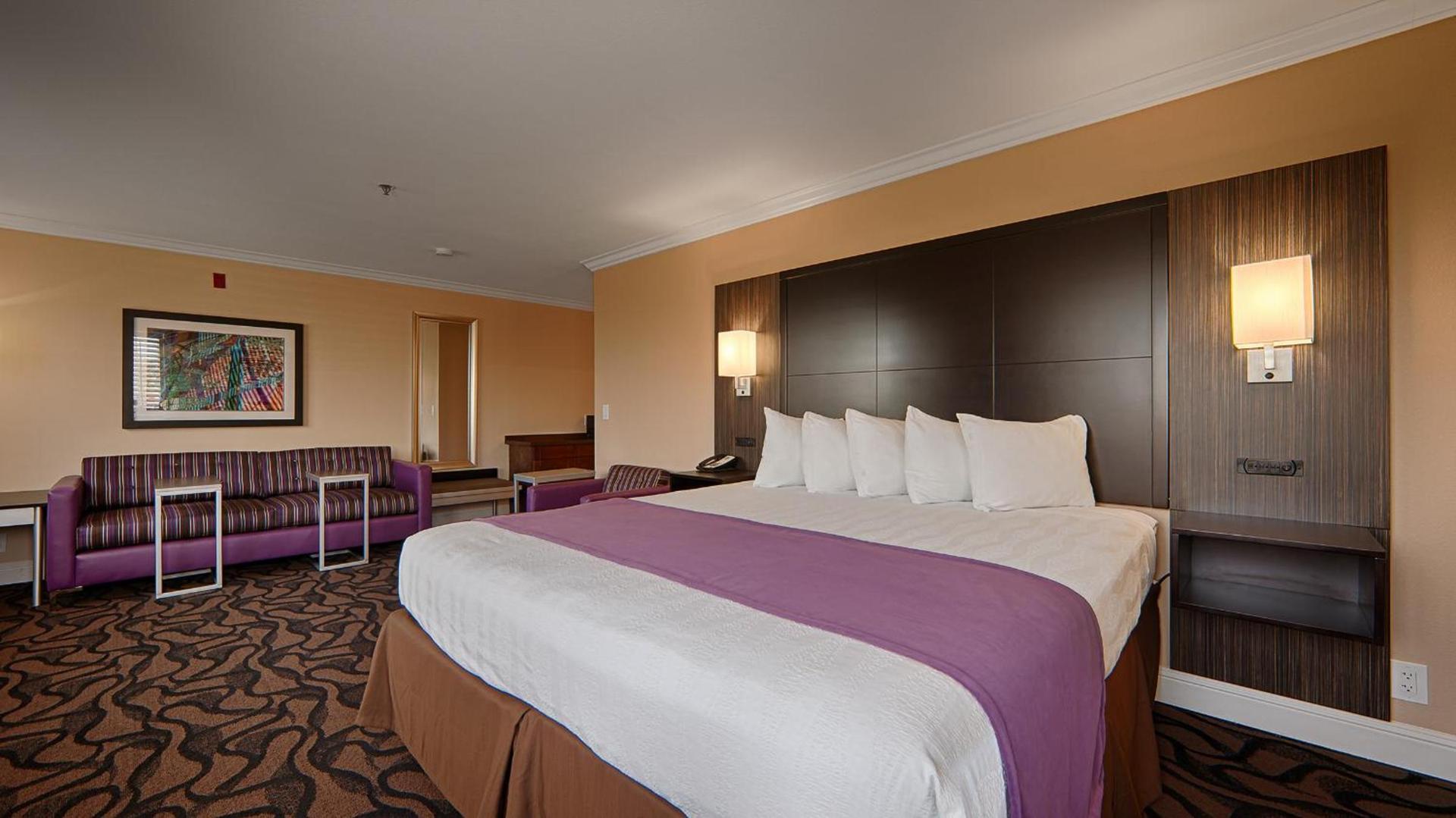 Best Western Plus Airport Plaza photo 38