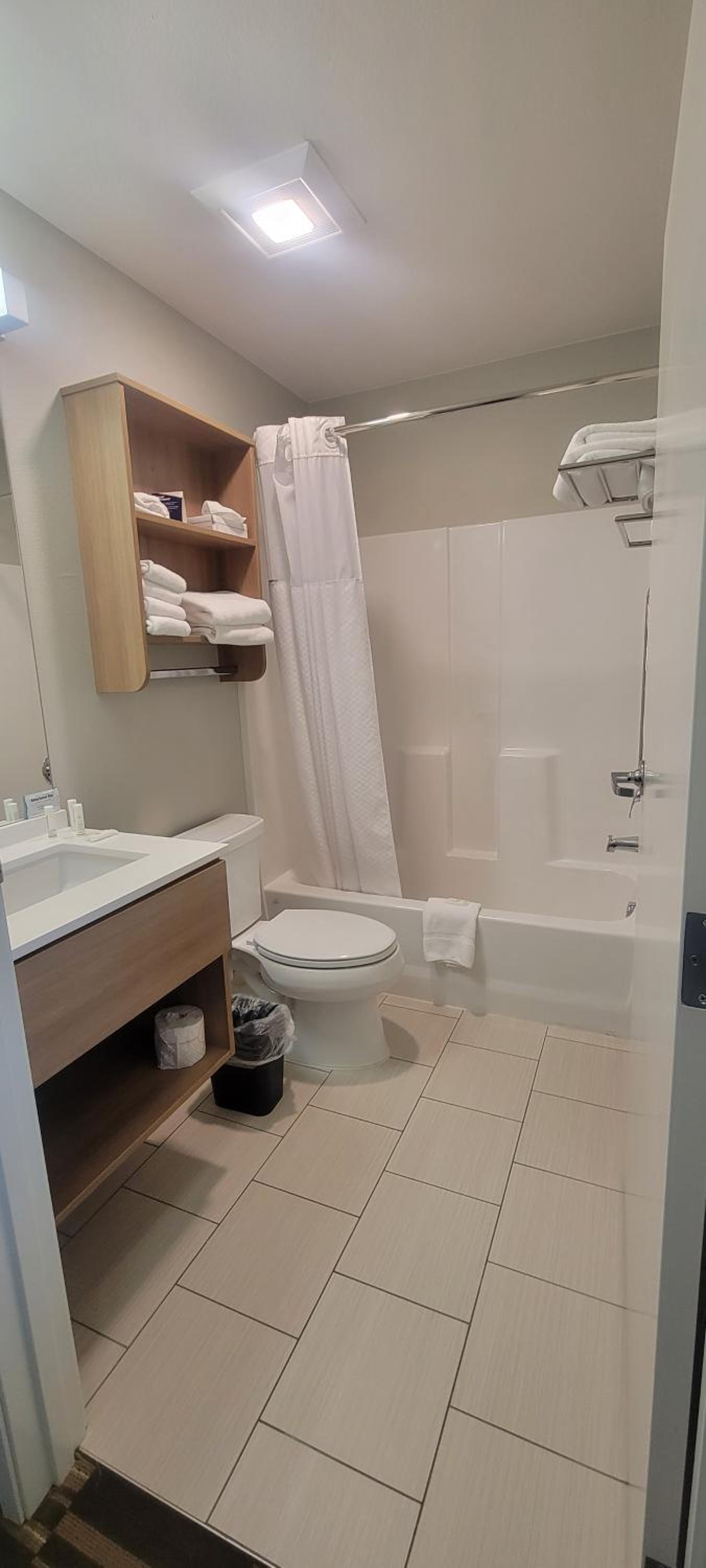 Microtel Inn & Suites by Wyndham Fountain Fort Carson photo 23