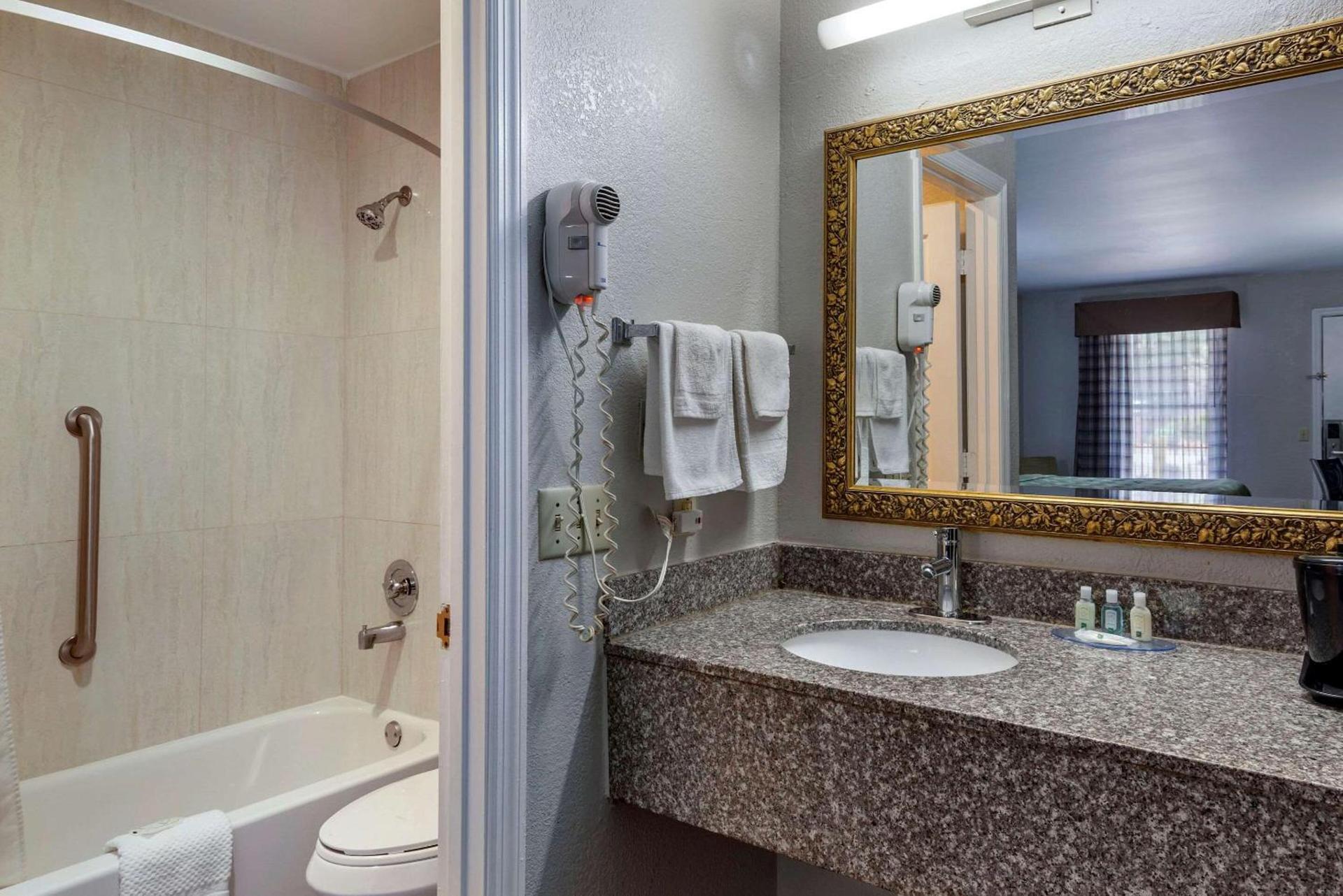 Quality Inn Covington photo 14