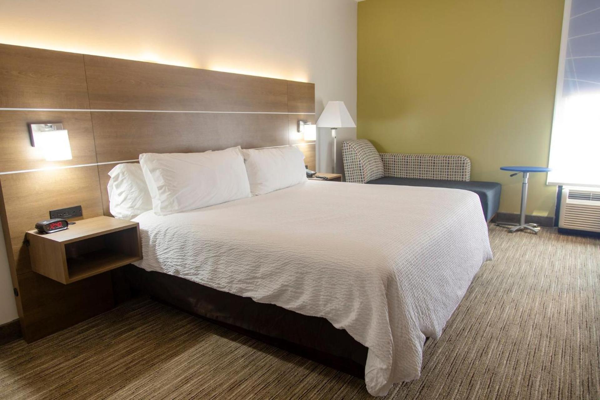 Holiday Inn Express Marshfield - Springfield Area by IHG photo 22