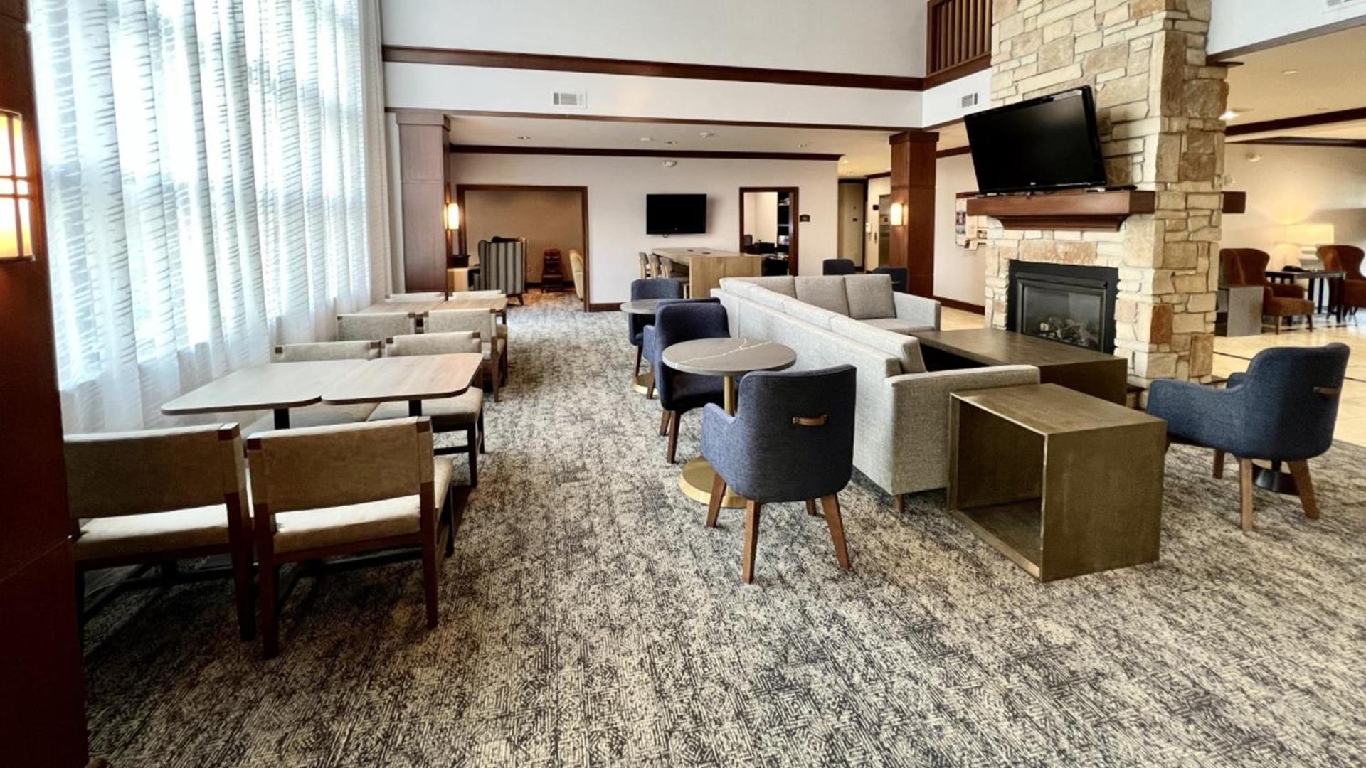 Staybridge Suites Milwaukee West-Oconomowoc by IHG photo 53