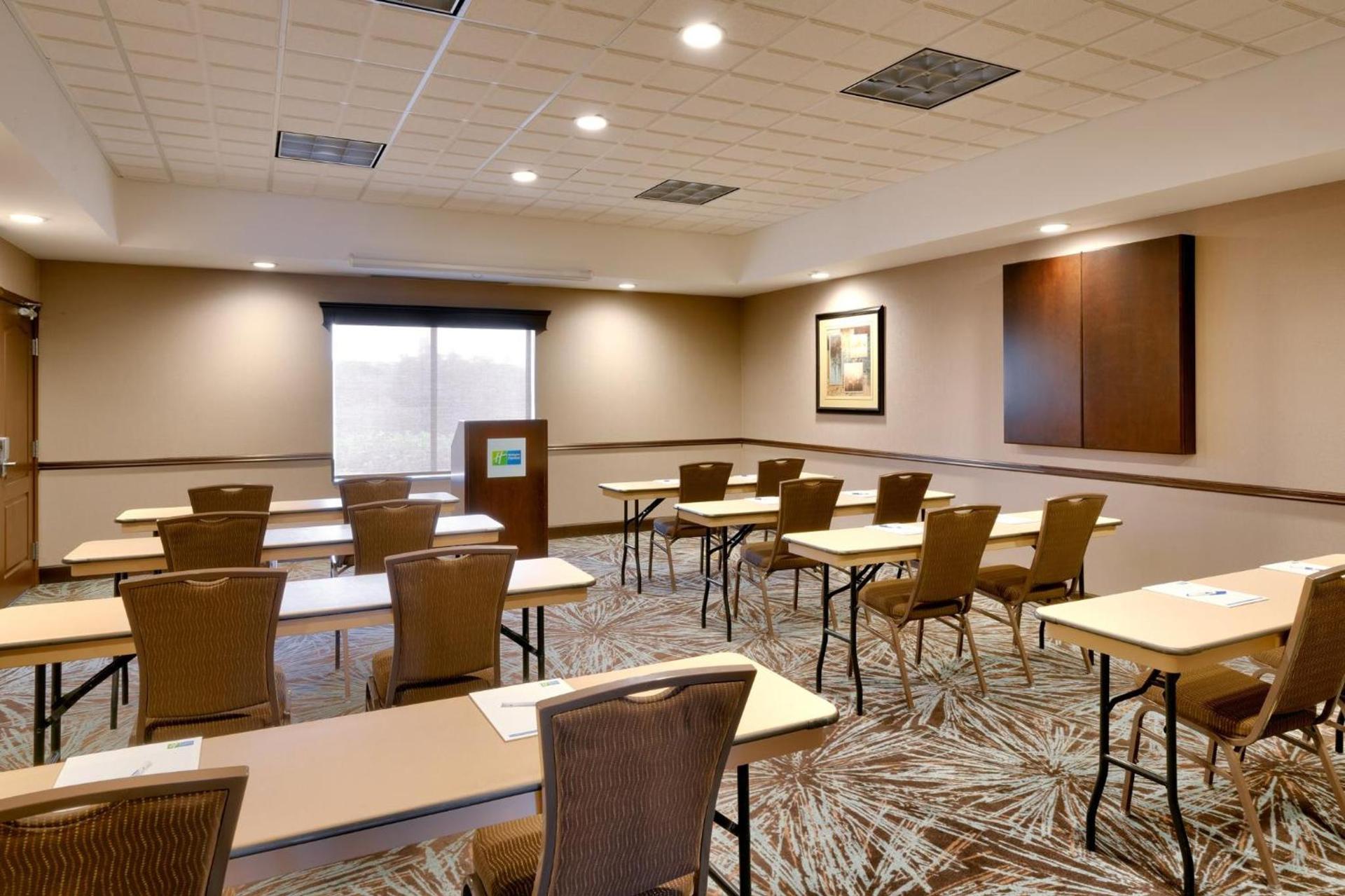 Holiday Inn Express Hotel & Suites Butte by IHG photo 7