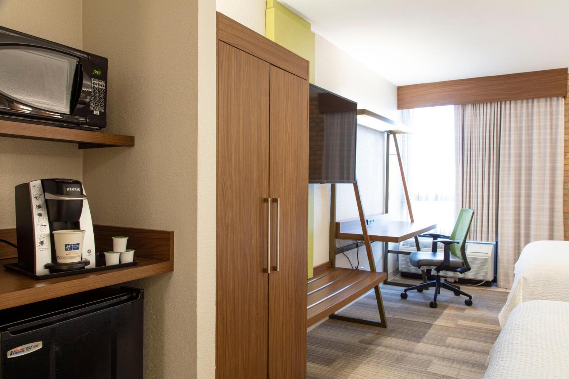 Holiday Inn Express - San Antonio Airport by IHG photo 5