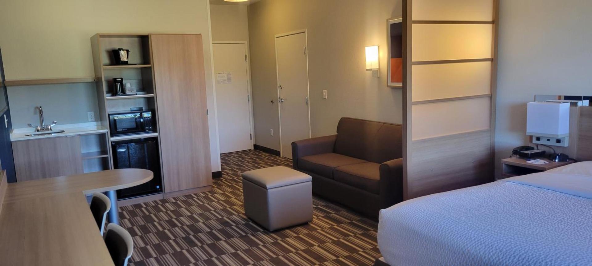 Microtel Inn & Suites by Wyndham Fountain Fort Carson photo 32