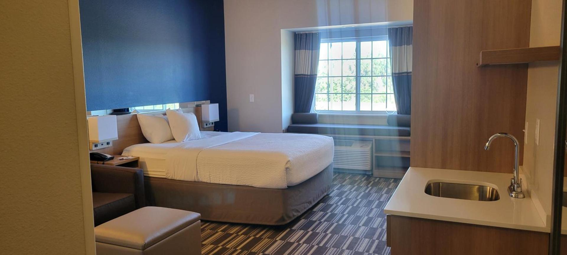 Microtel Inn & Suites by Wyndham Fountain Fort Carson photo 37
