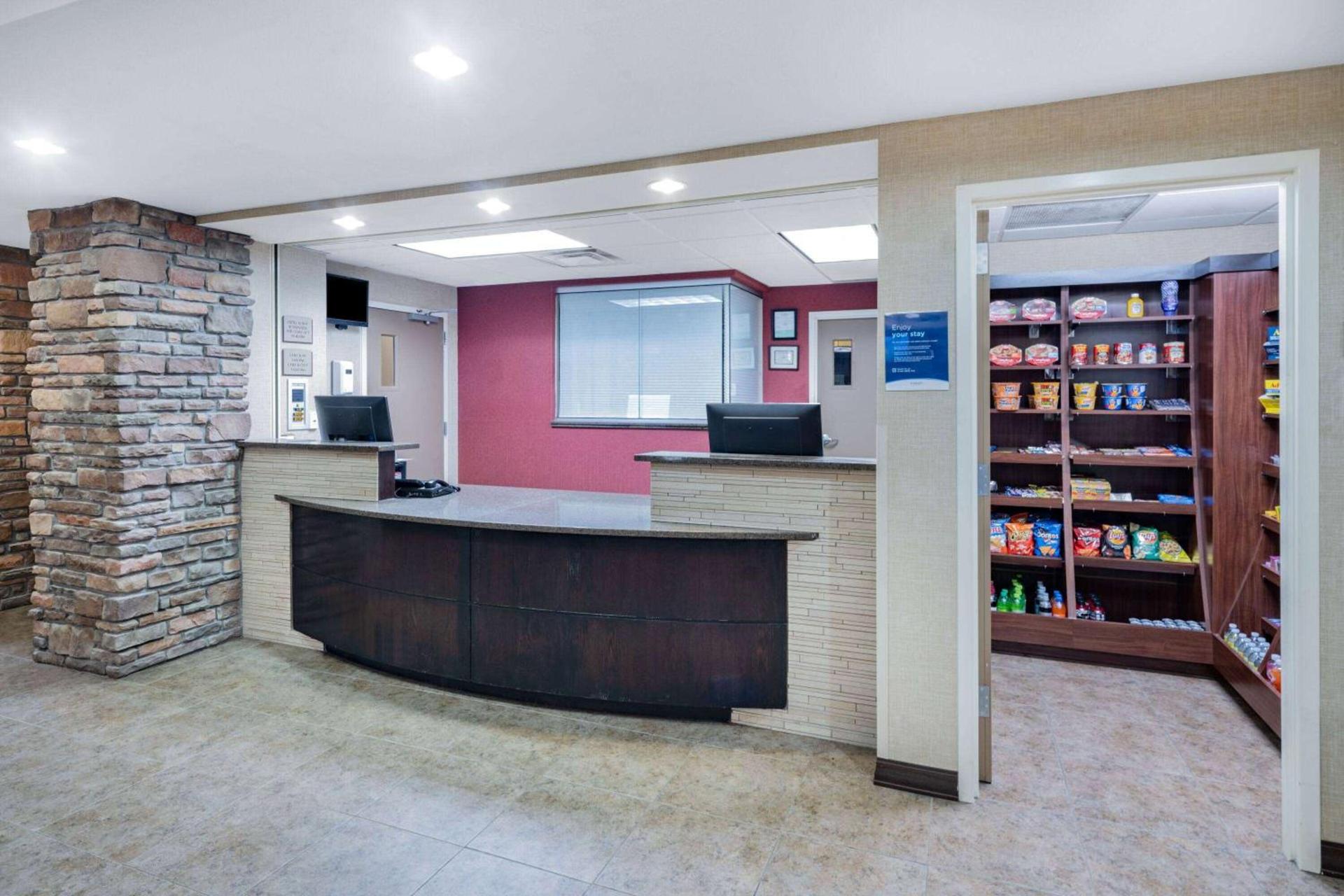 Hawthorn Suites by Wyndham Williston photo 6