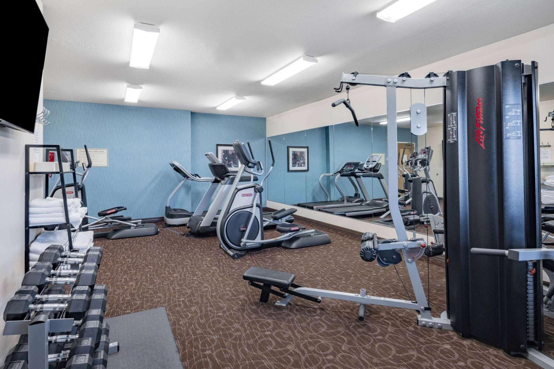 Hawthorn Suites by Wyndham Williston photo 10
