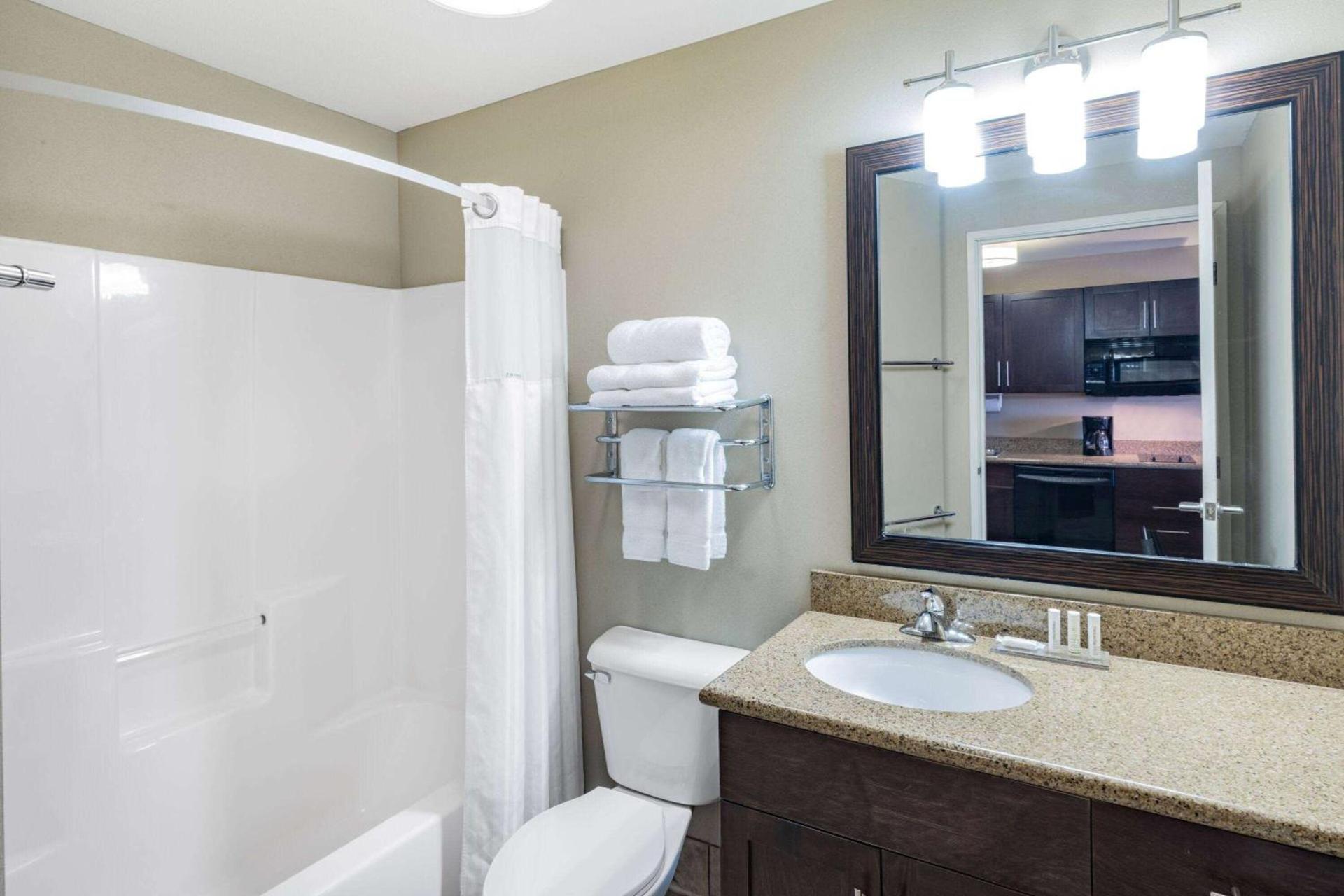 Hawthorn Suites by Wyndham Williston photo 14