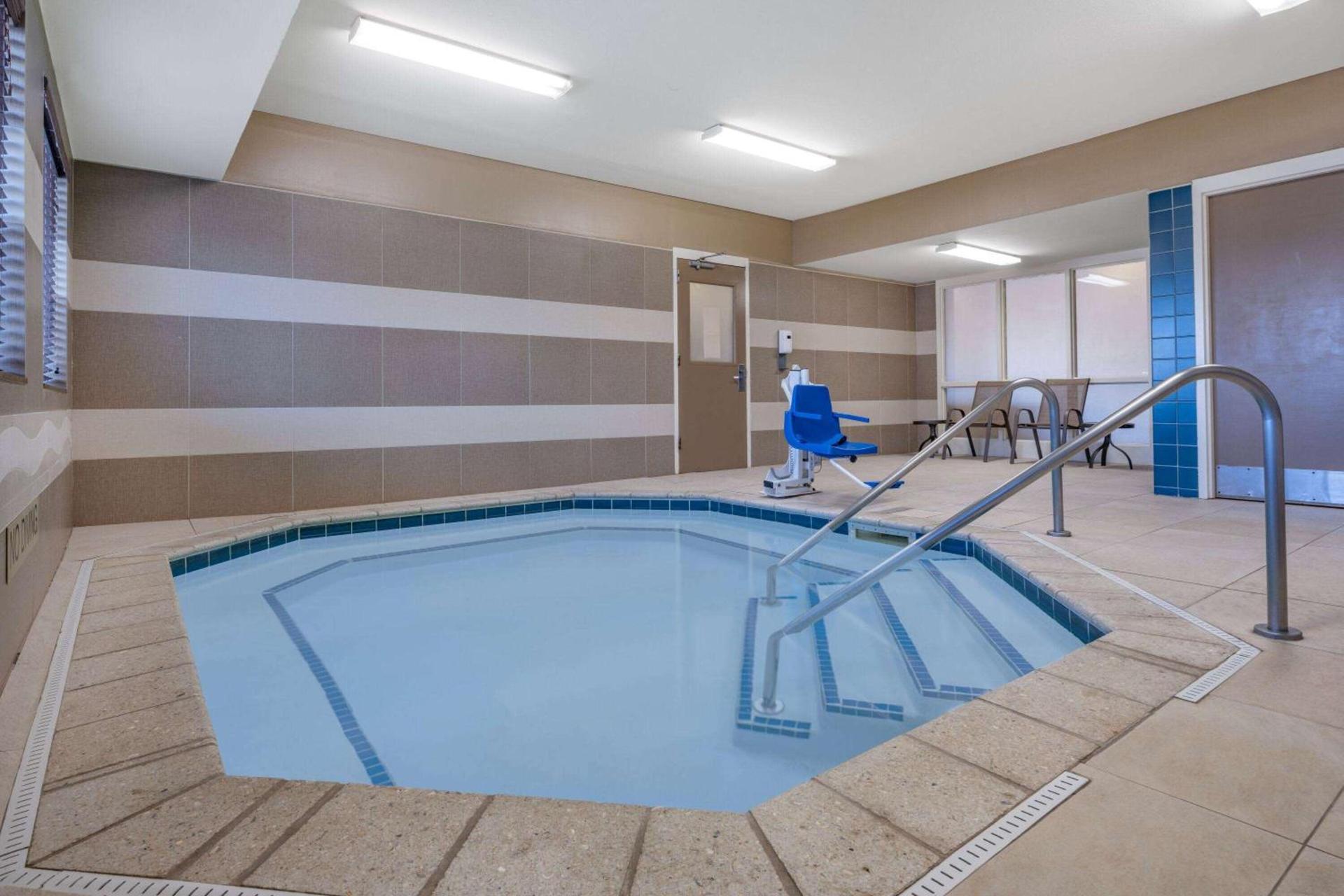 Hawthorn Suites by Wyndham Williston photo 7