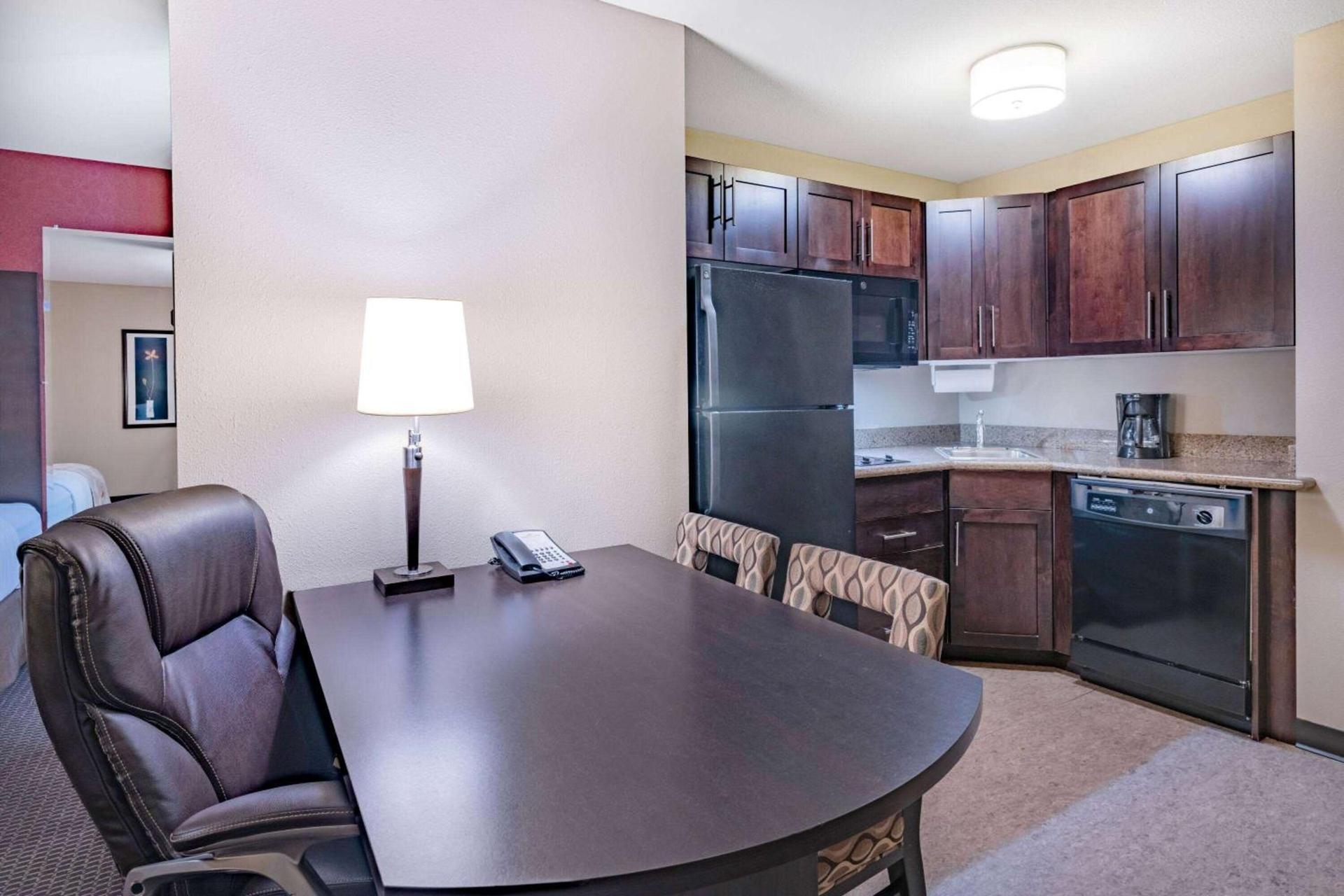 Hawthorn Suites by Wyndham Williston photo 25