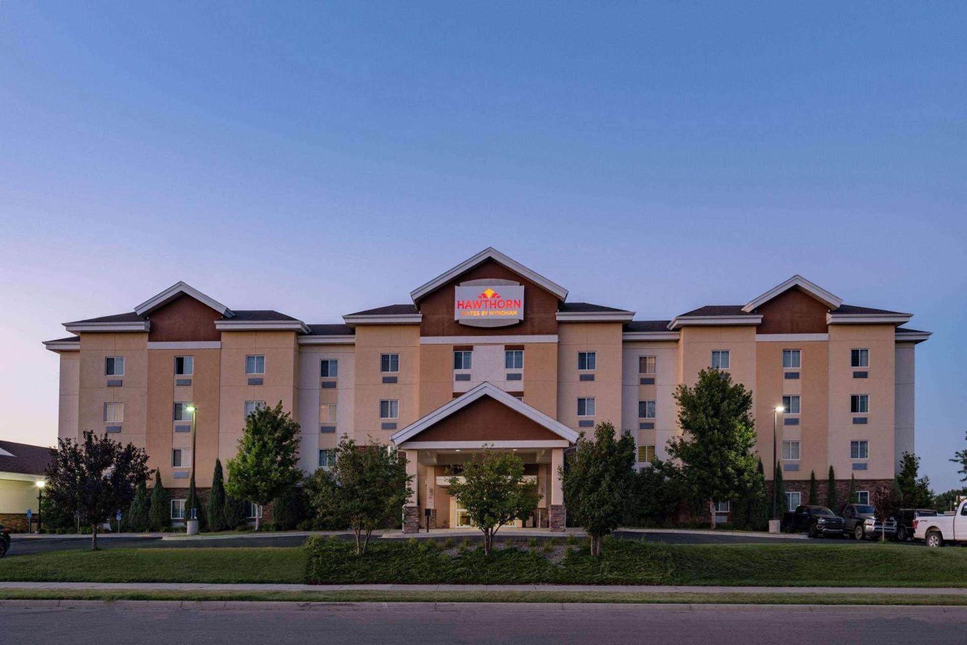 Hawthorn Suites by Wyndham Williston photo 2