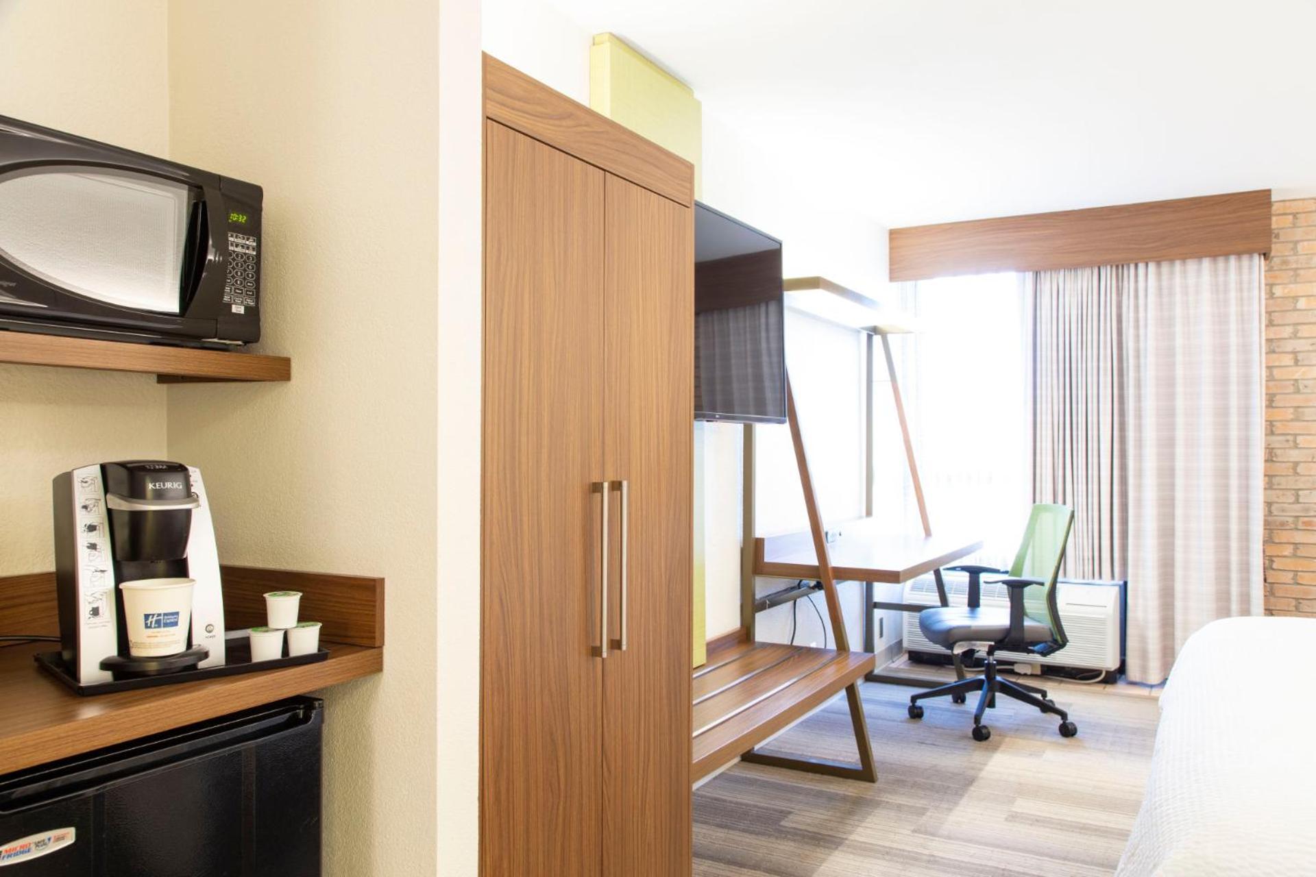 Holiday Inn Express - San Antonio Airport by IHG photo 9