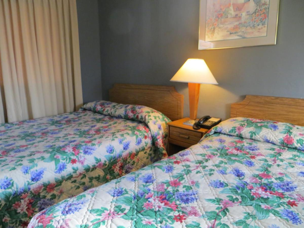 Capri Motel photo 9