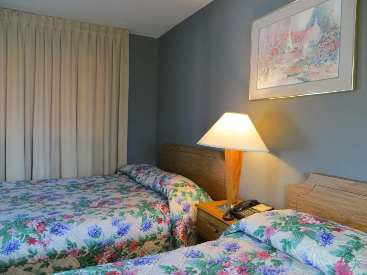 Capri Motel photo 13