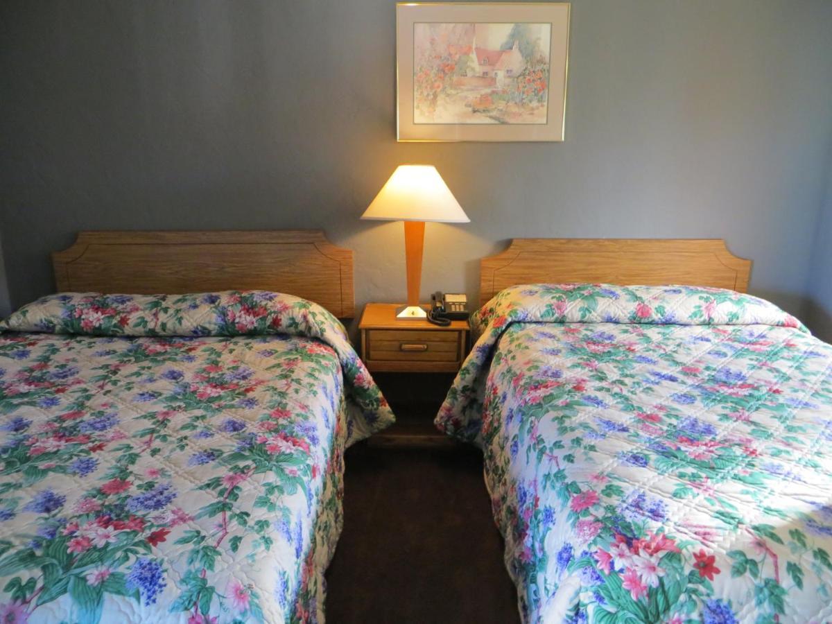 Capri Motel photo 14
