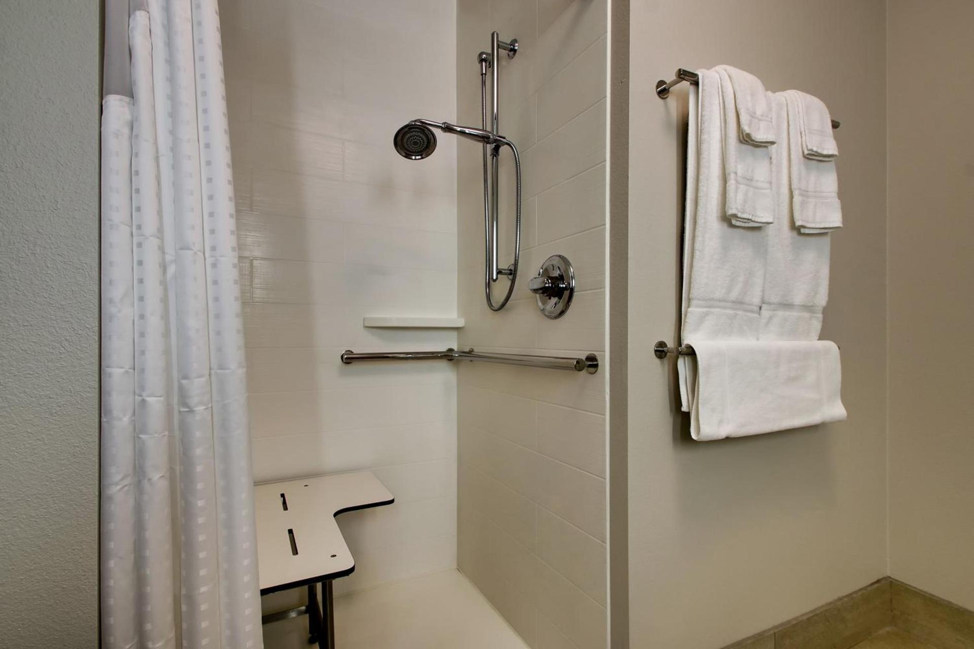 Holiday Inn Express & Suites - Mount Vernon by IHG photo 9