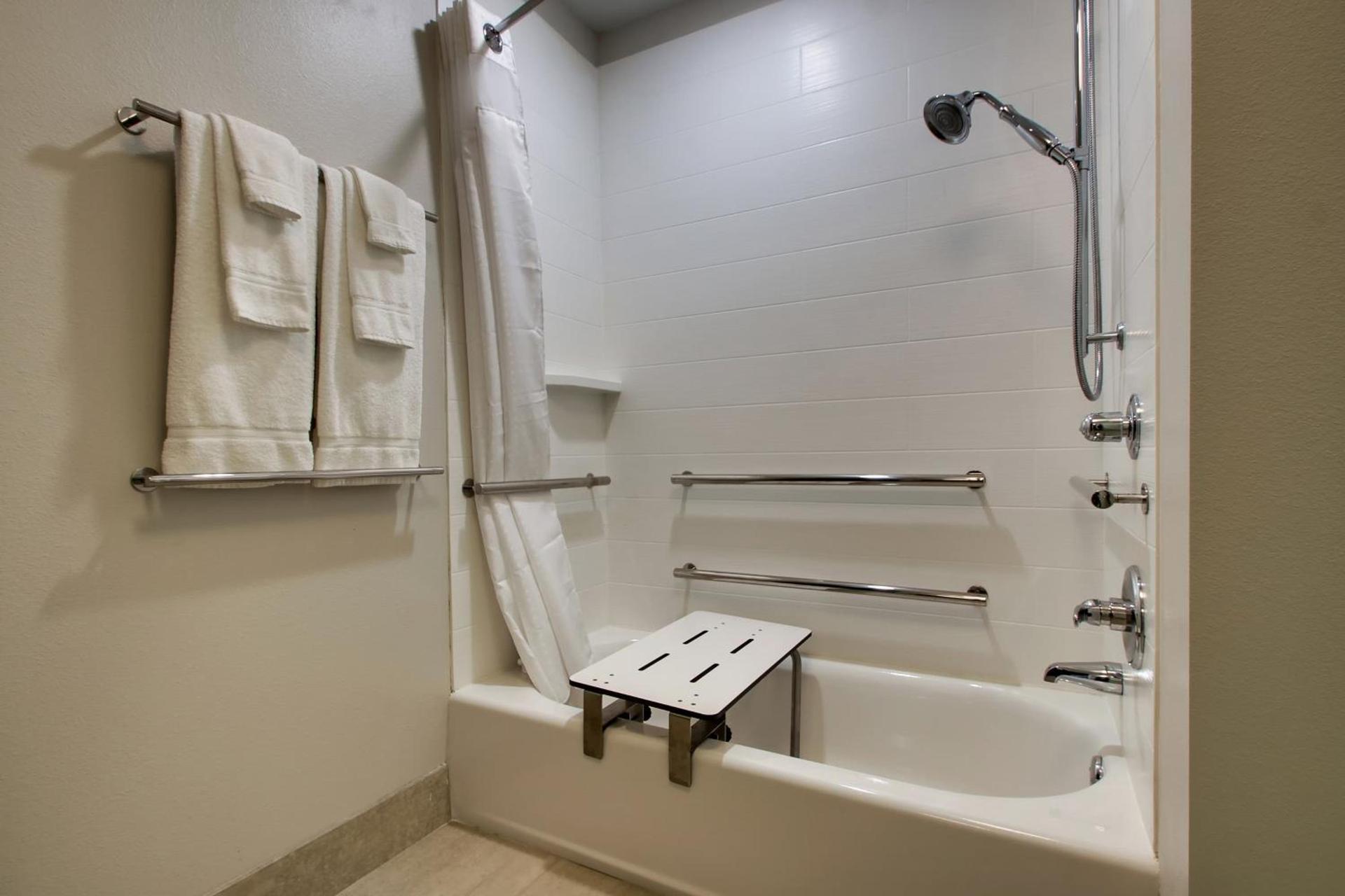 Holiday Inn Express & Suites - Mount Vernon by IHG photo 2