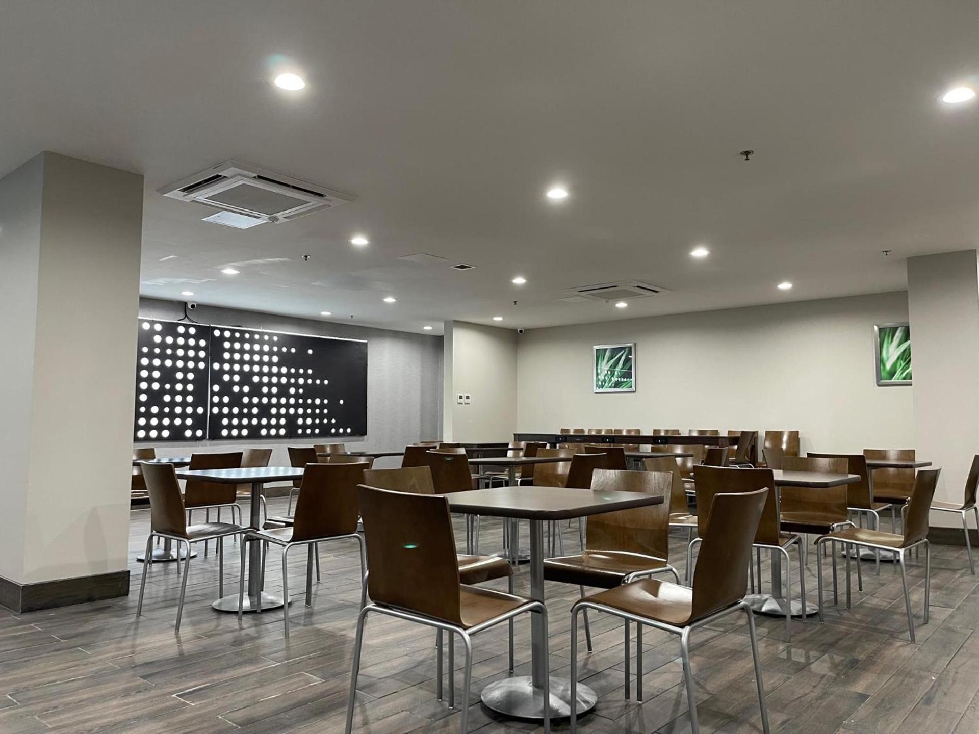 Days Inn by Wyndham Bronx NYC photo 5