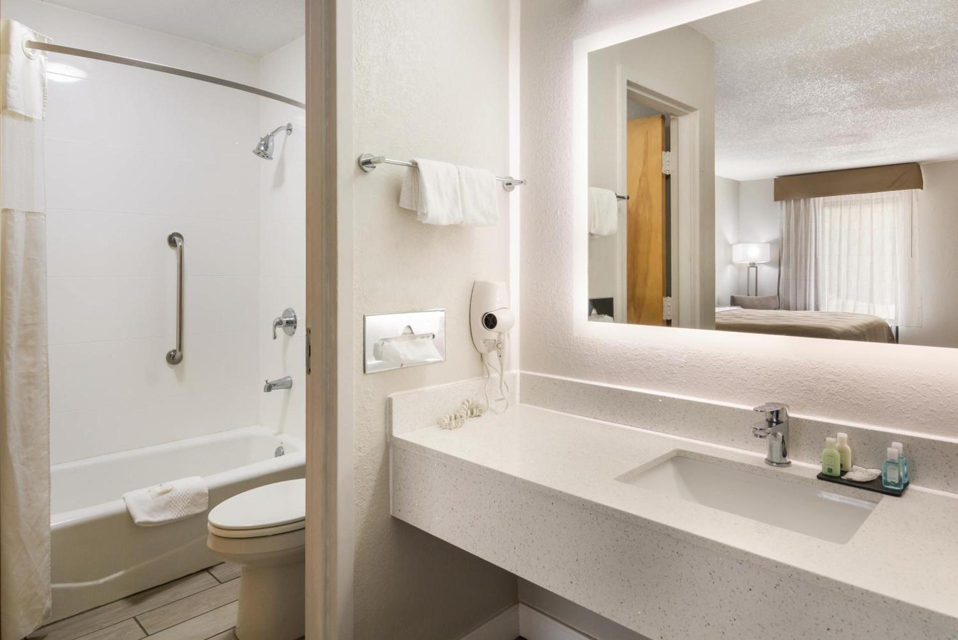 Quality Inn Emporia photo 31