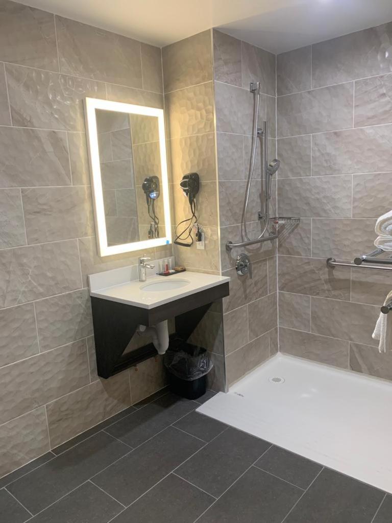 Days Inn by Wyndham Bronx NYC photo 8