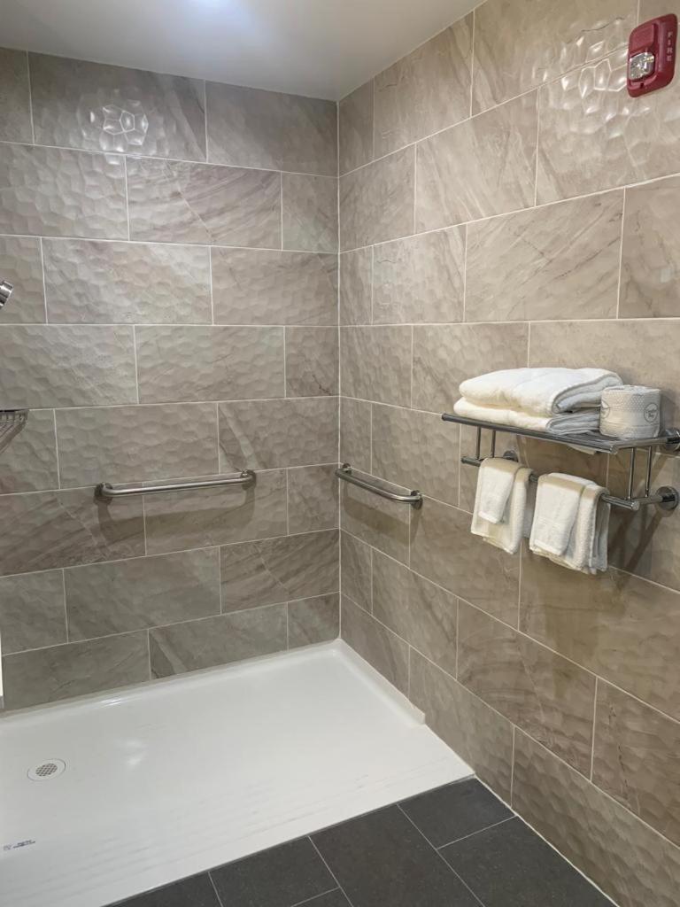 Days Inn by Wyndham Bronx NYC photo 7