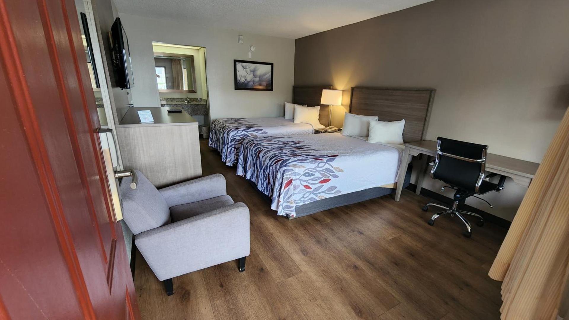 Red Roof Inn Perry photo 12