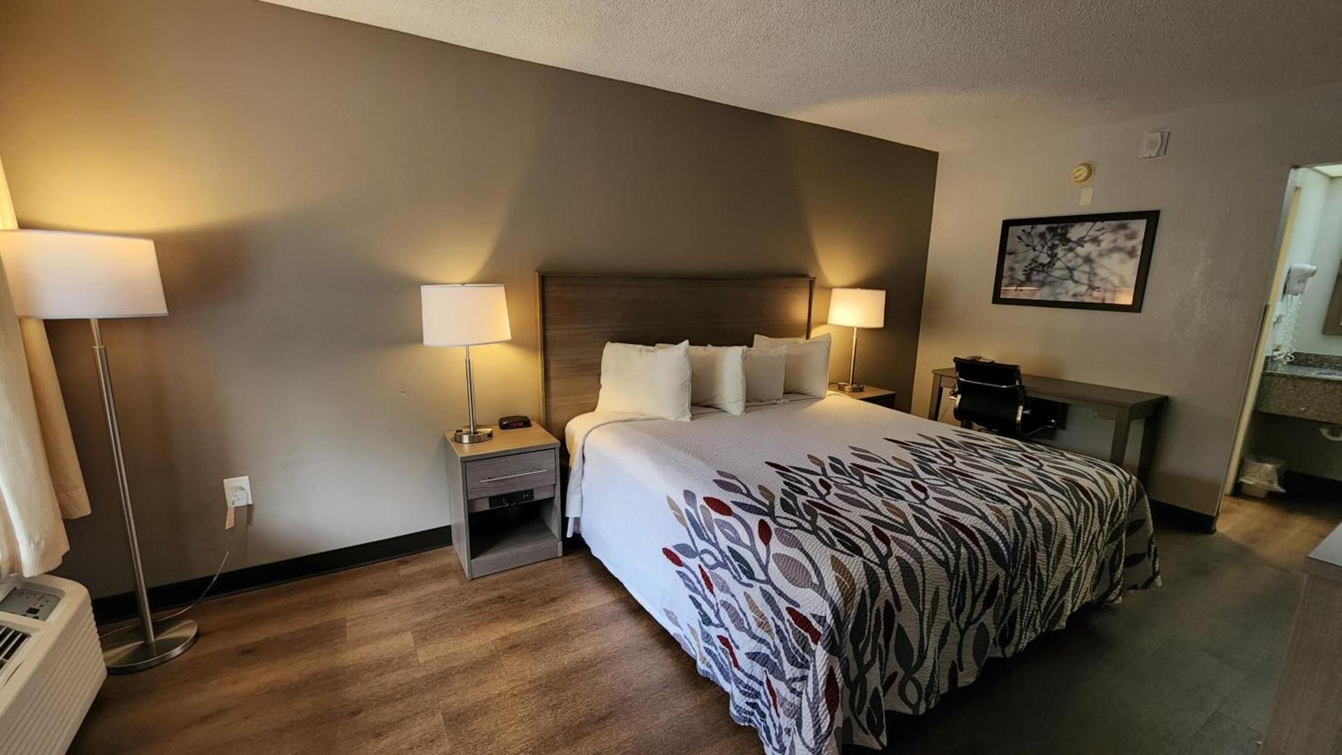 Red Roof Inn Perry photo 7
