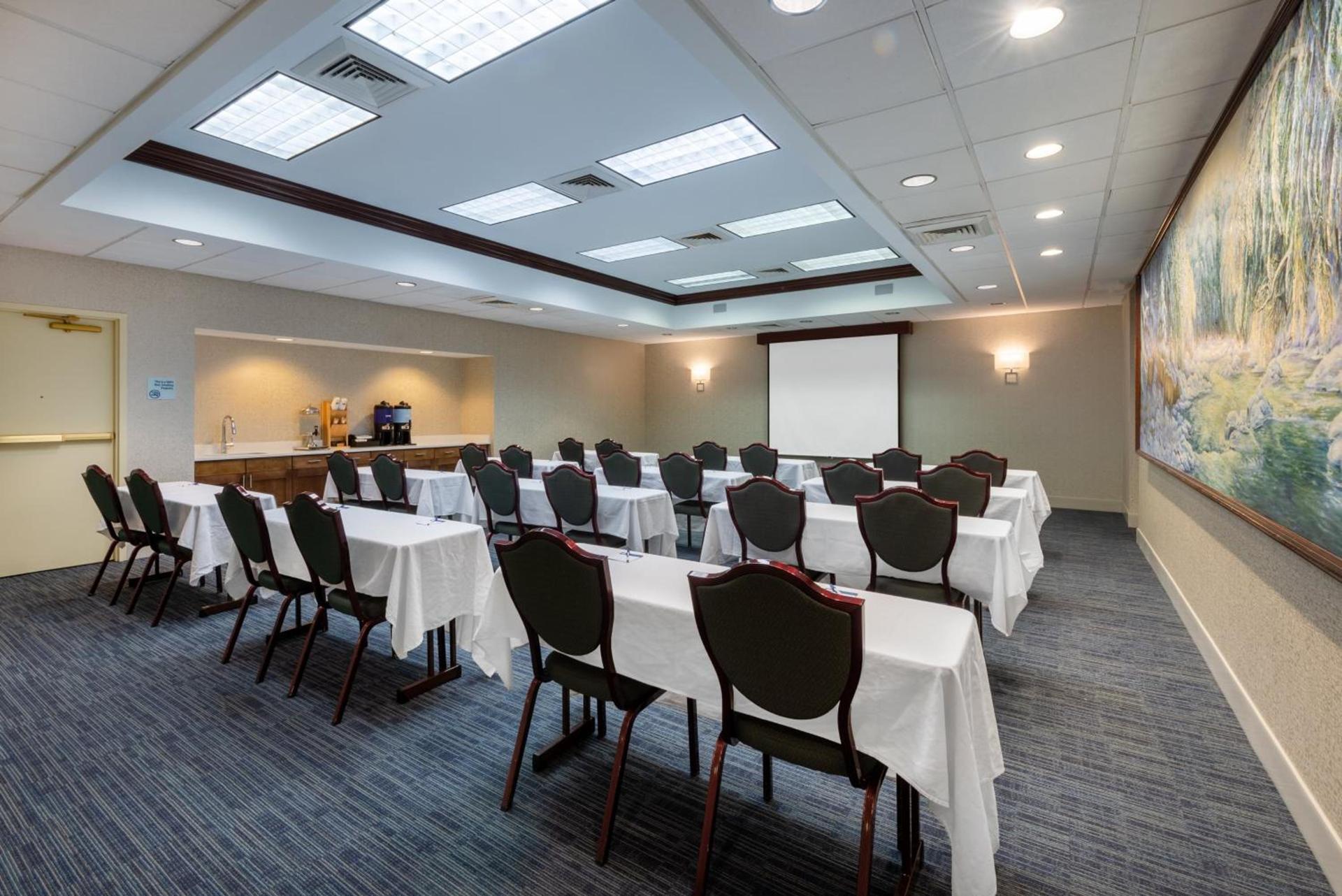 Holiday Inn Express State College at Williamsburg Square by IHG photo 21