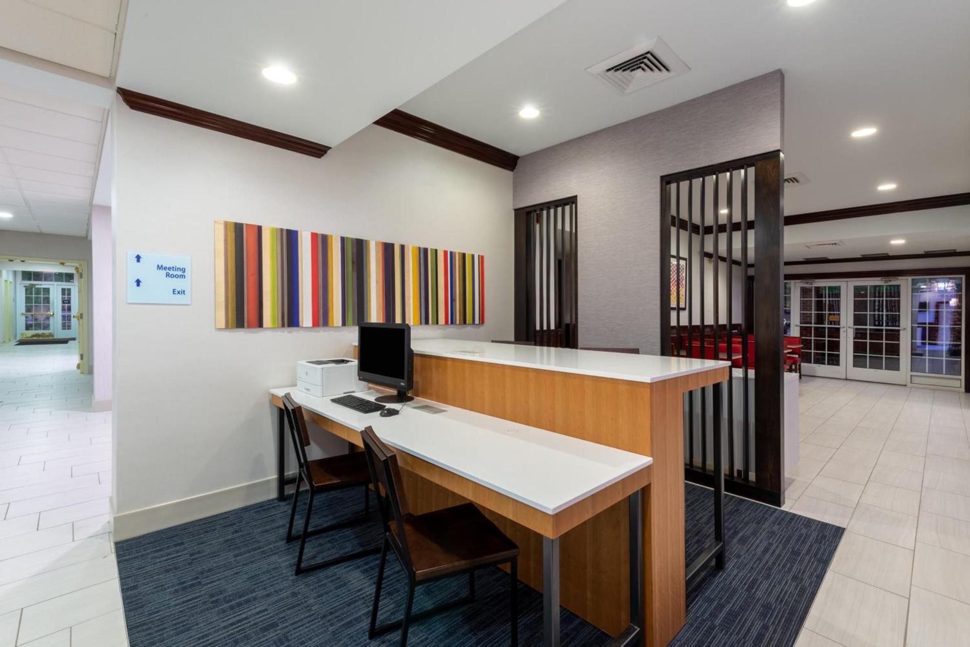Holiday Inn Express State College at Williamsburg Square by IHG photo 5