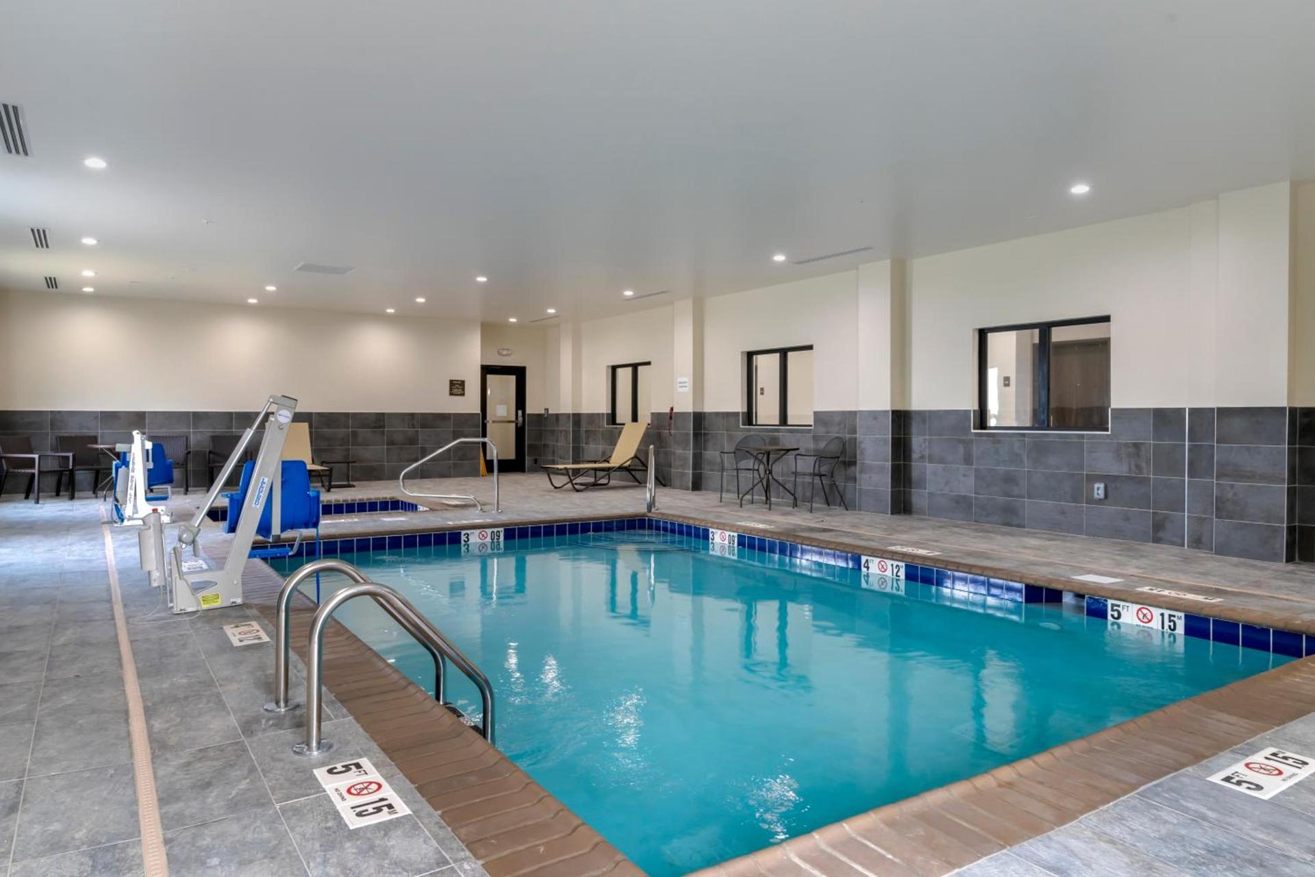 Comfort Suites Paducah Mall Area photo 47