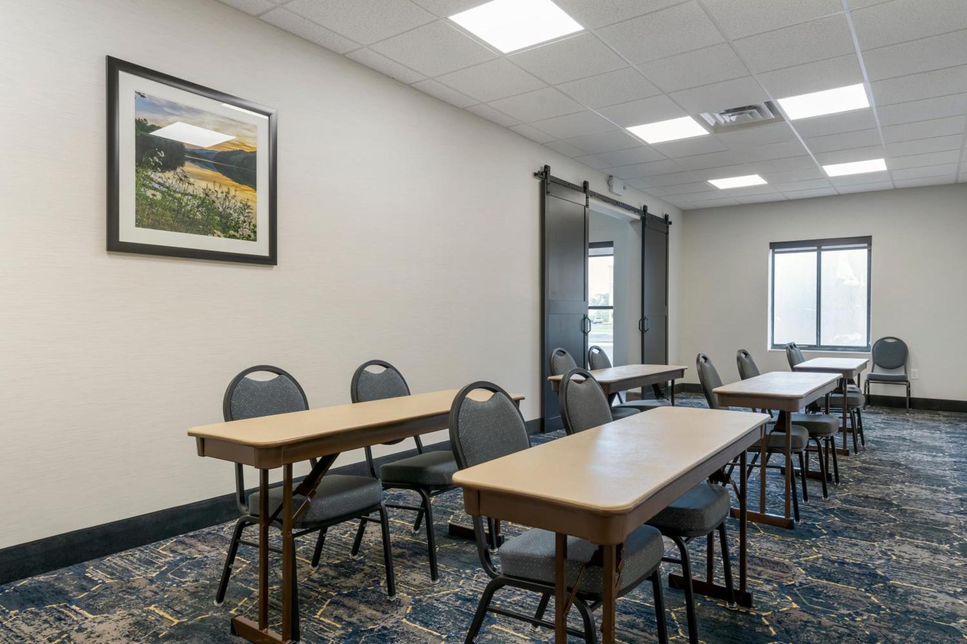 Comfort Suites Paducah Mall Area photo 64