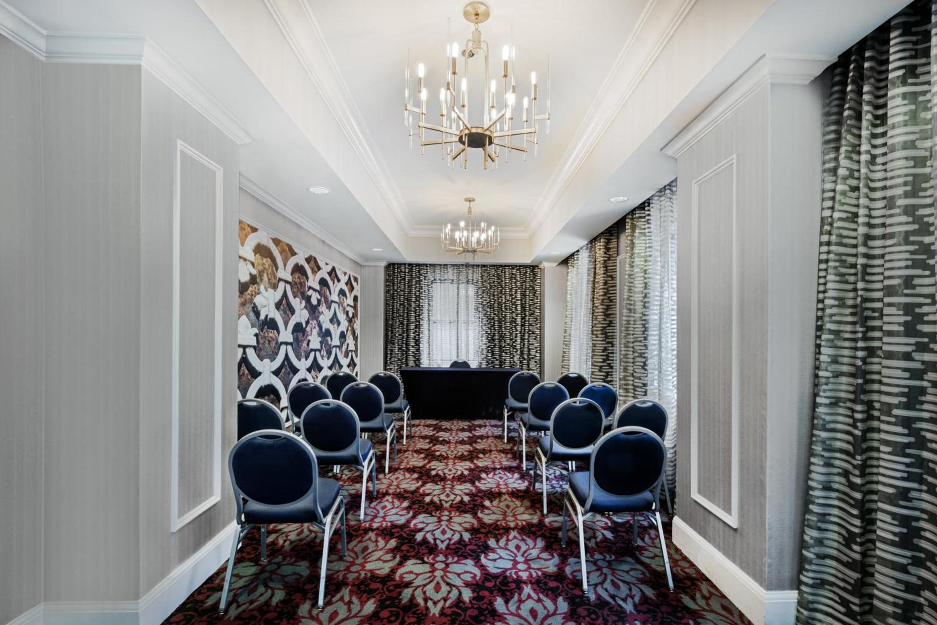 Hotel Indigo Dallas Downtown by IHG photo 8