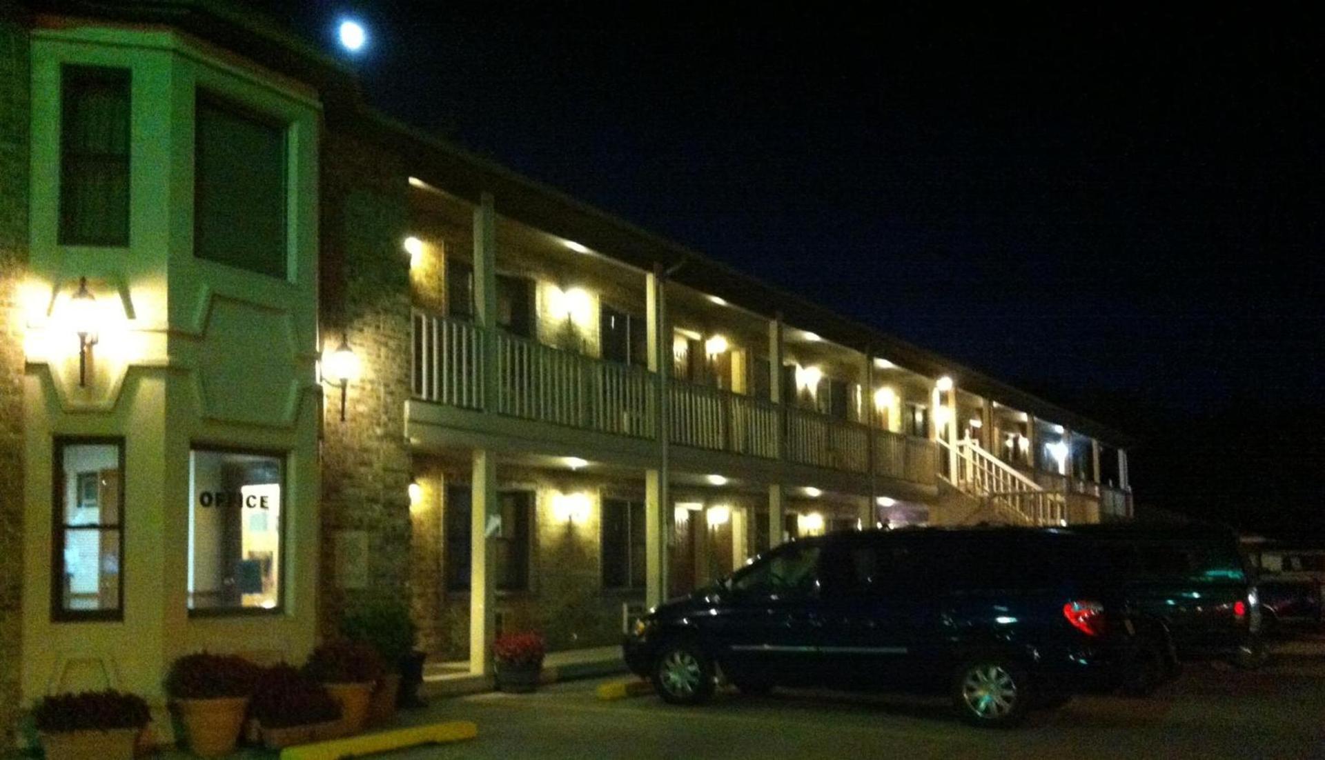 East Street Inn & Suites photo 13