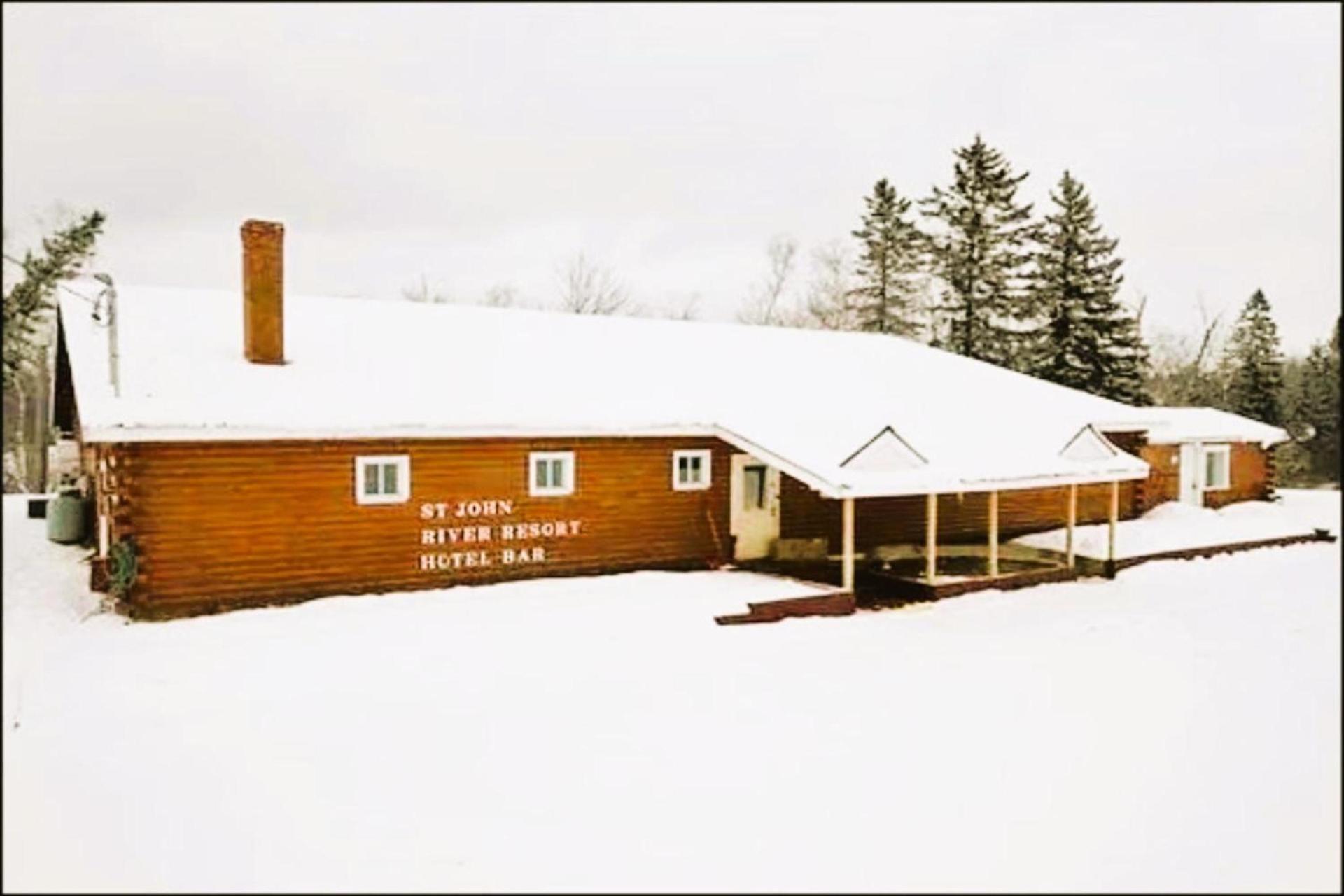Love Hotels St John River by OYO at Fort Kent ME photo 4