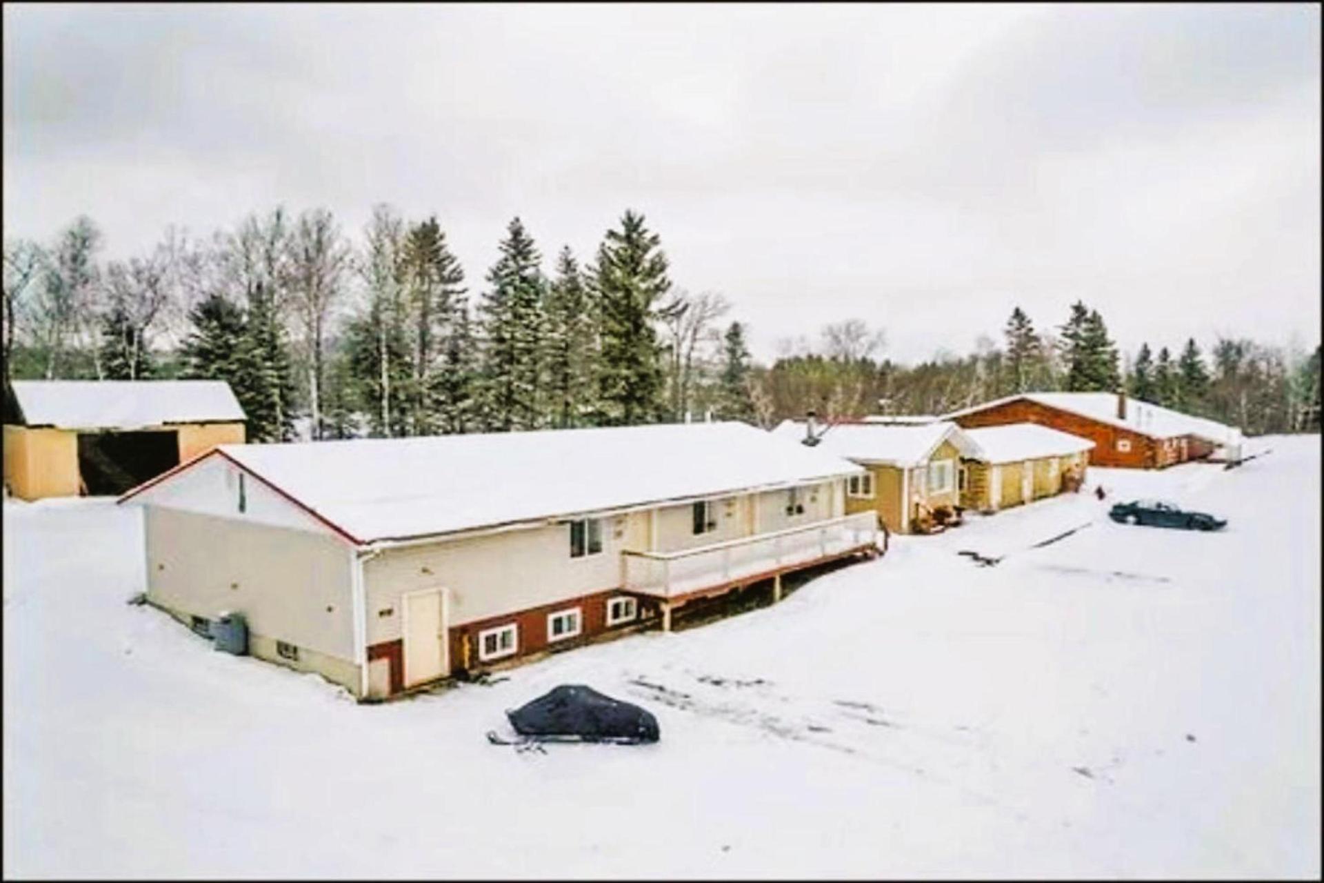 Love Hotels St John River by OYO at Fort Kent ME photo 3