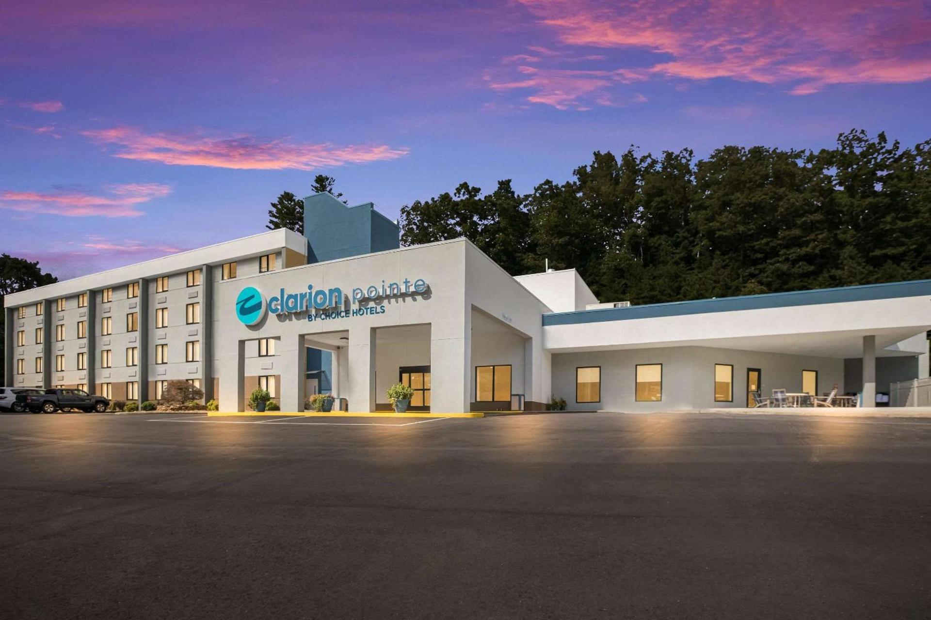 Clarion Pointe Sylva near Cherokee Area — hotel in Dillsboro