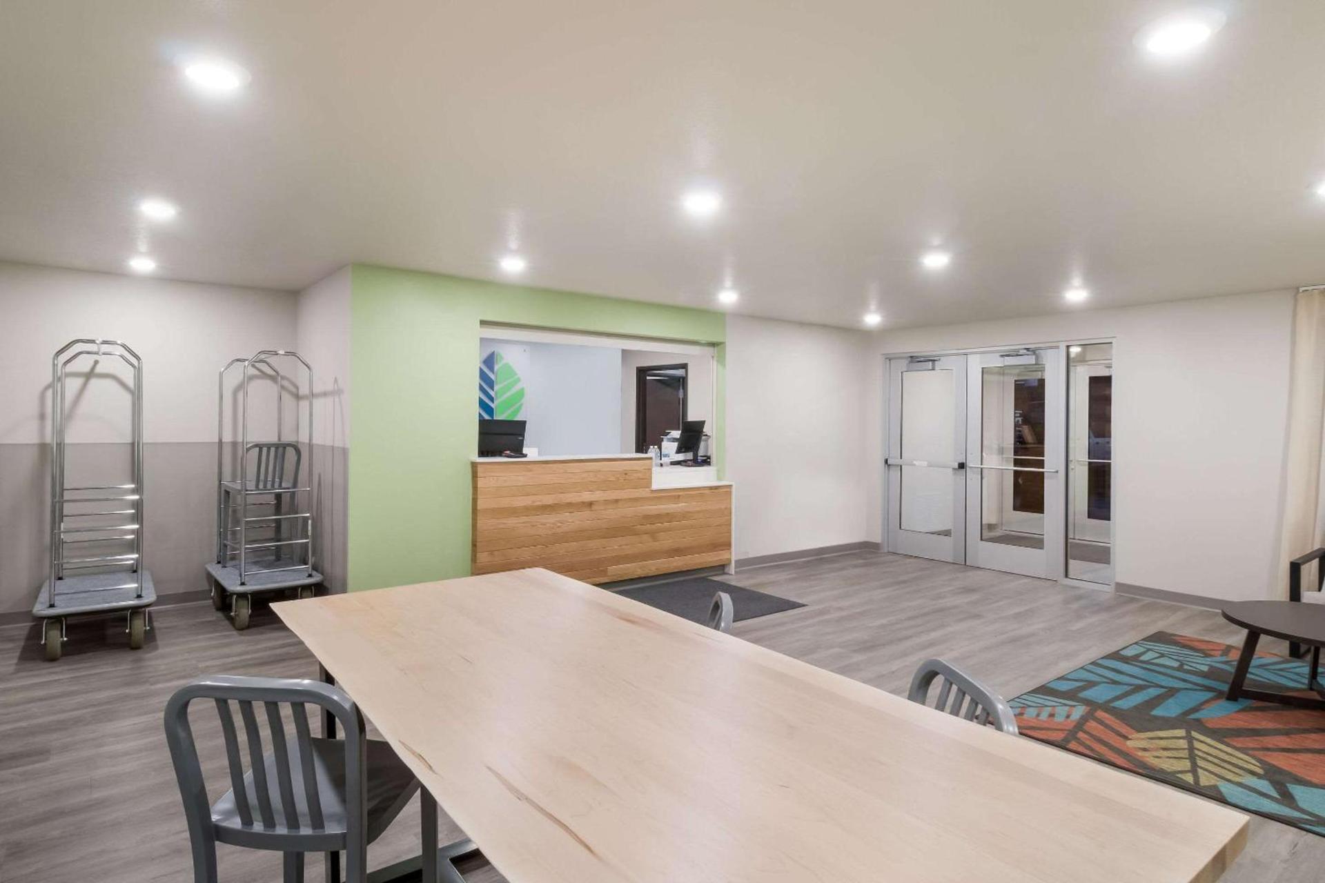 WoodSpring Suites Mesa Chandler photo 5