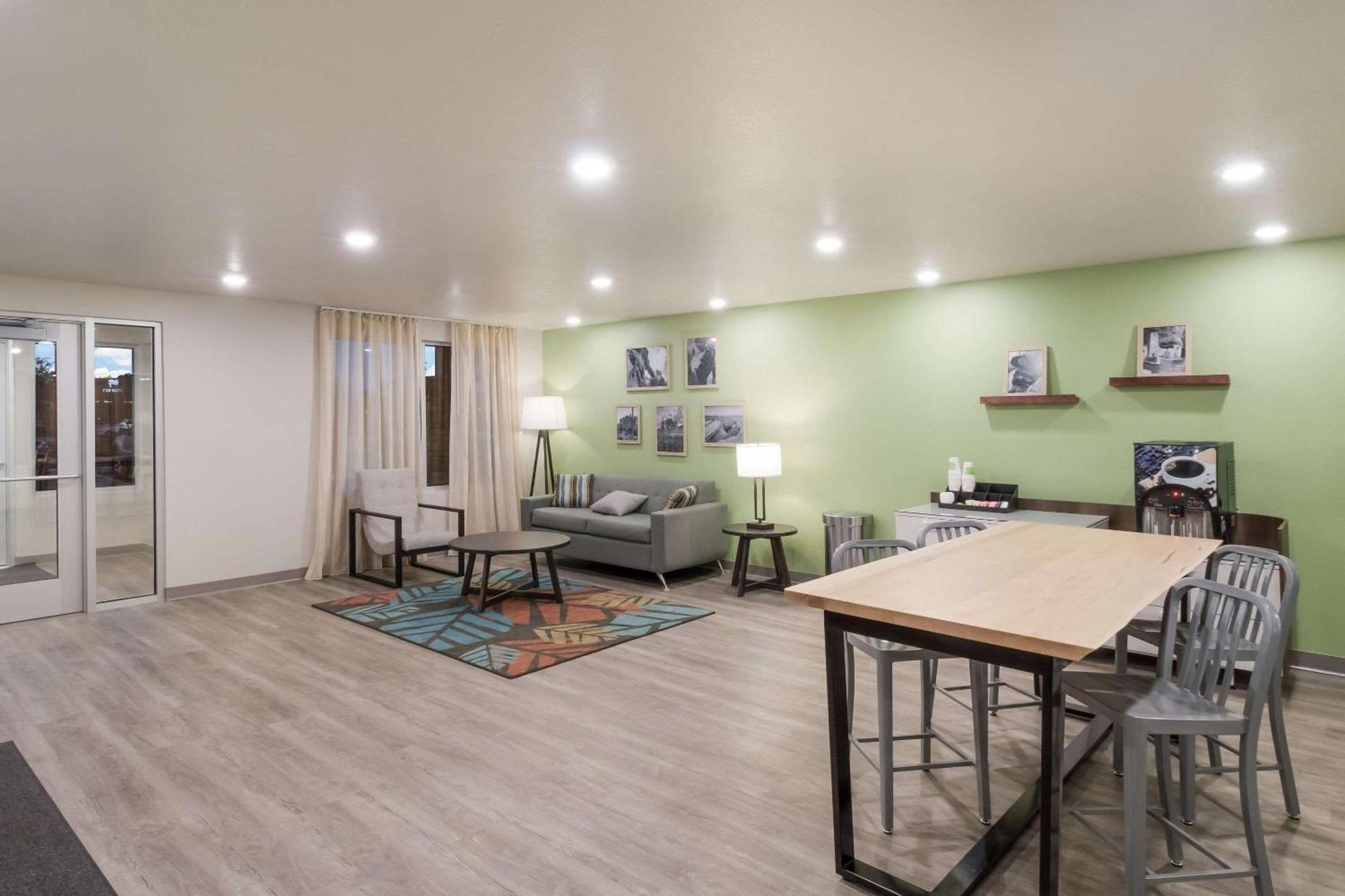 WoodSpring Suites Mesa Chandler photo 6
