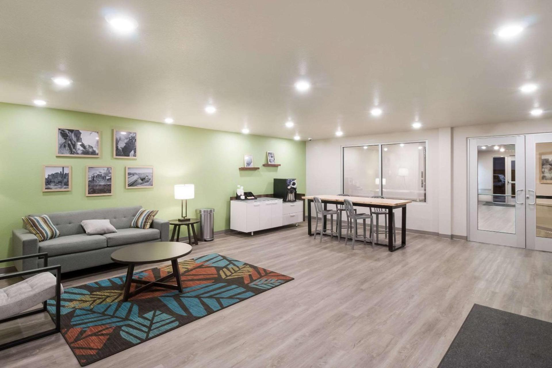 WoodSpring Suites Mesa Chandler photo 7
