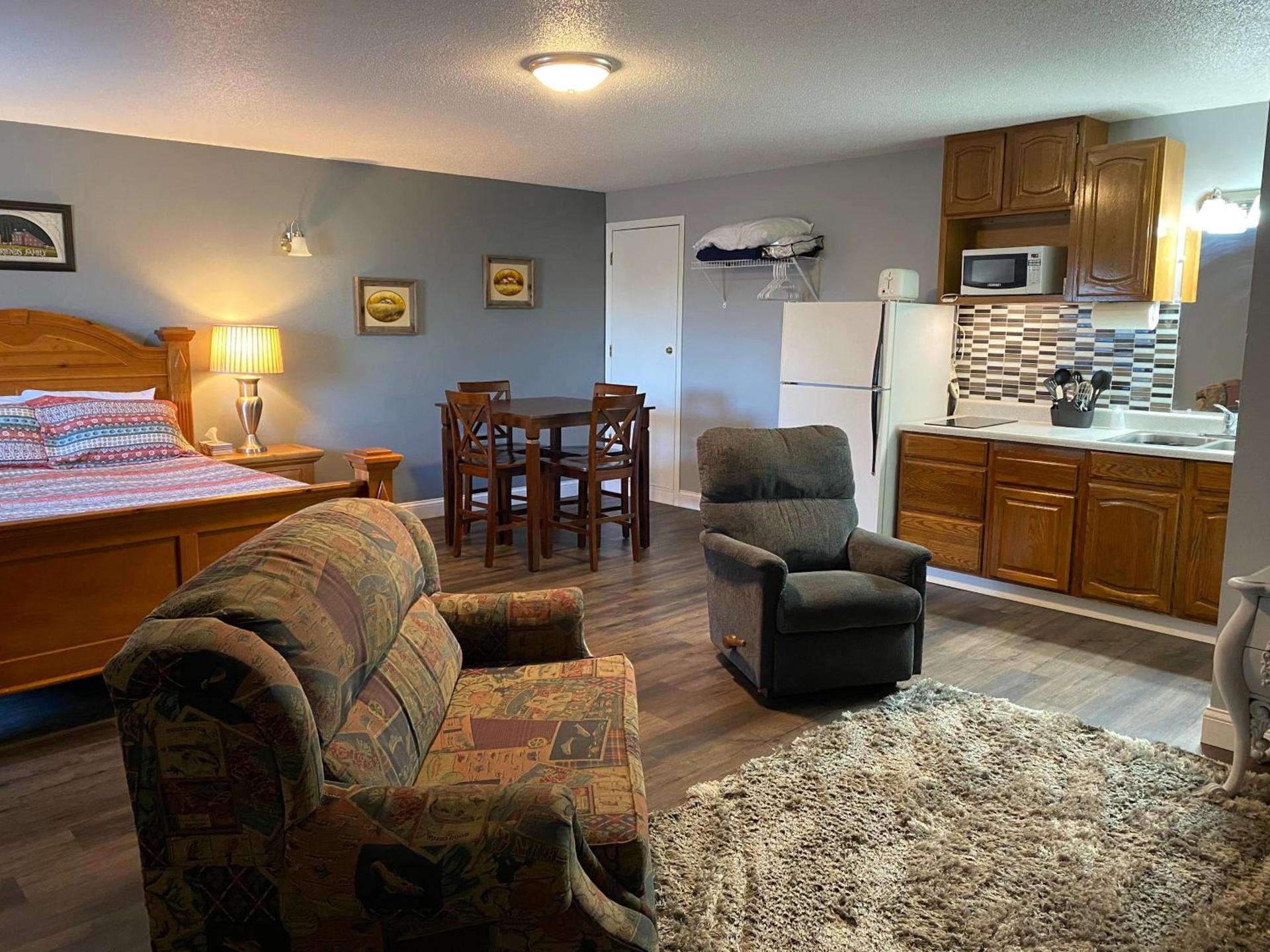 Pelican Motel photo 27