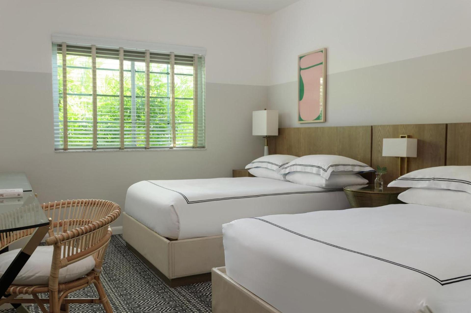 Kimpton Surfcomber Hotel by IHG photo 53