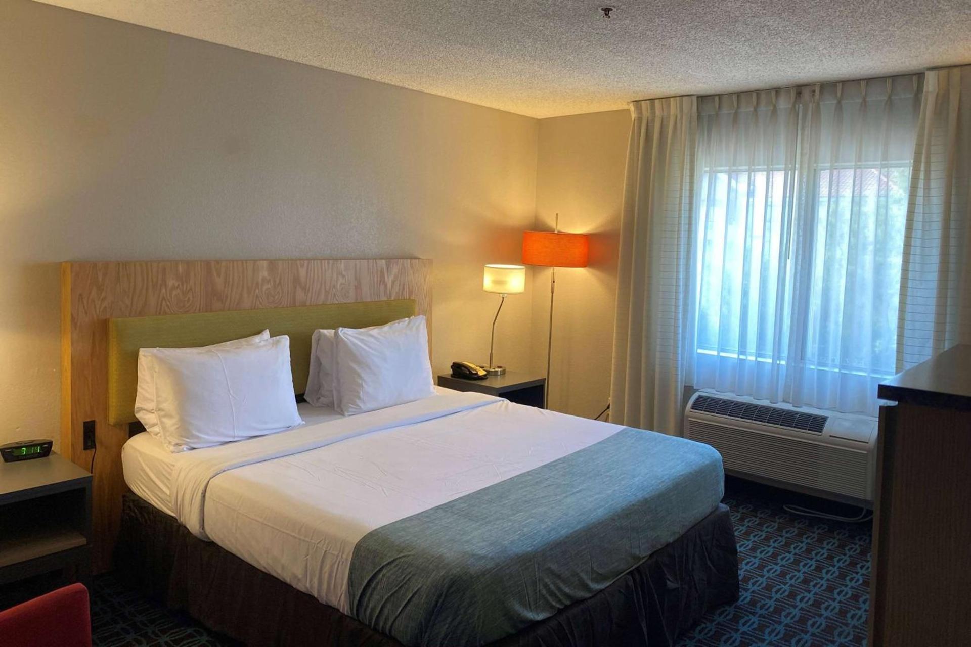 Wingate by Wyndham Chandler Phoenix photo 8