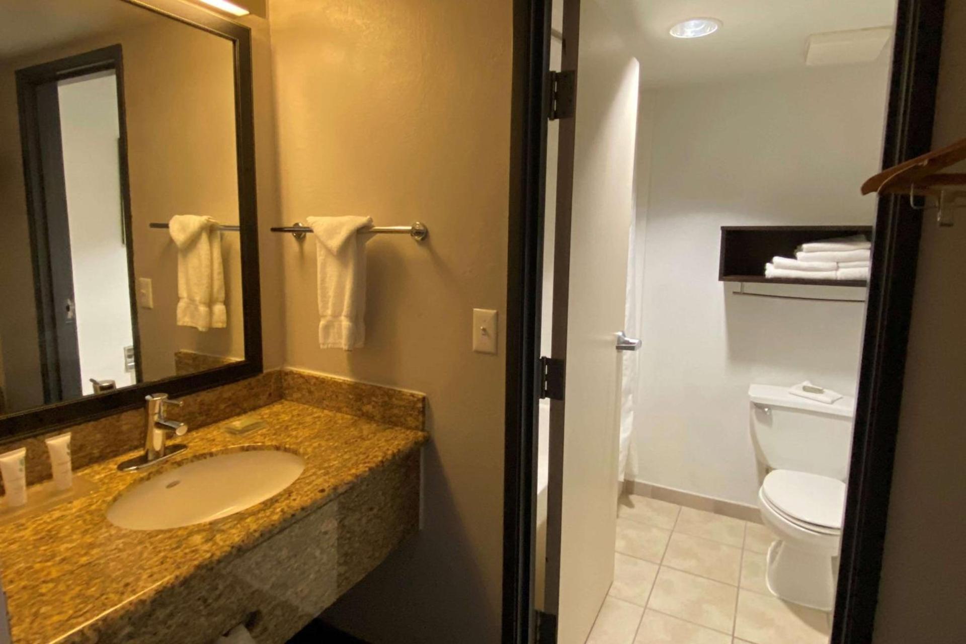 Wingate by Wyndham Chandler Phoenix photo 17