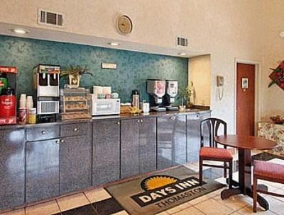 Days Inn by Wyndham Thomaston photo 4