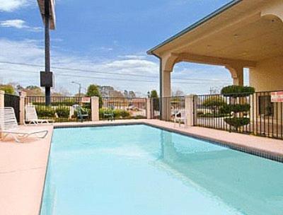 Days Inn by Wyndham Thomaston photo 19