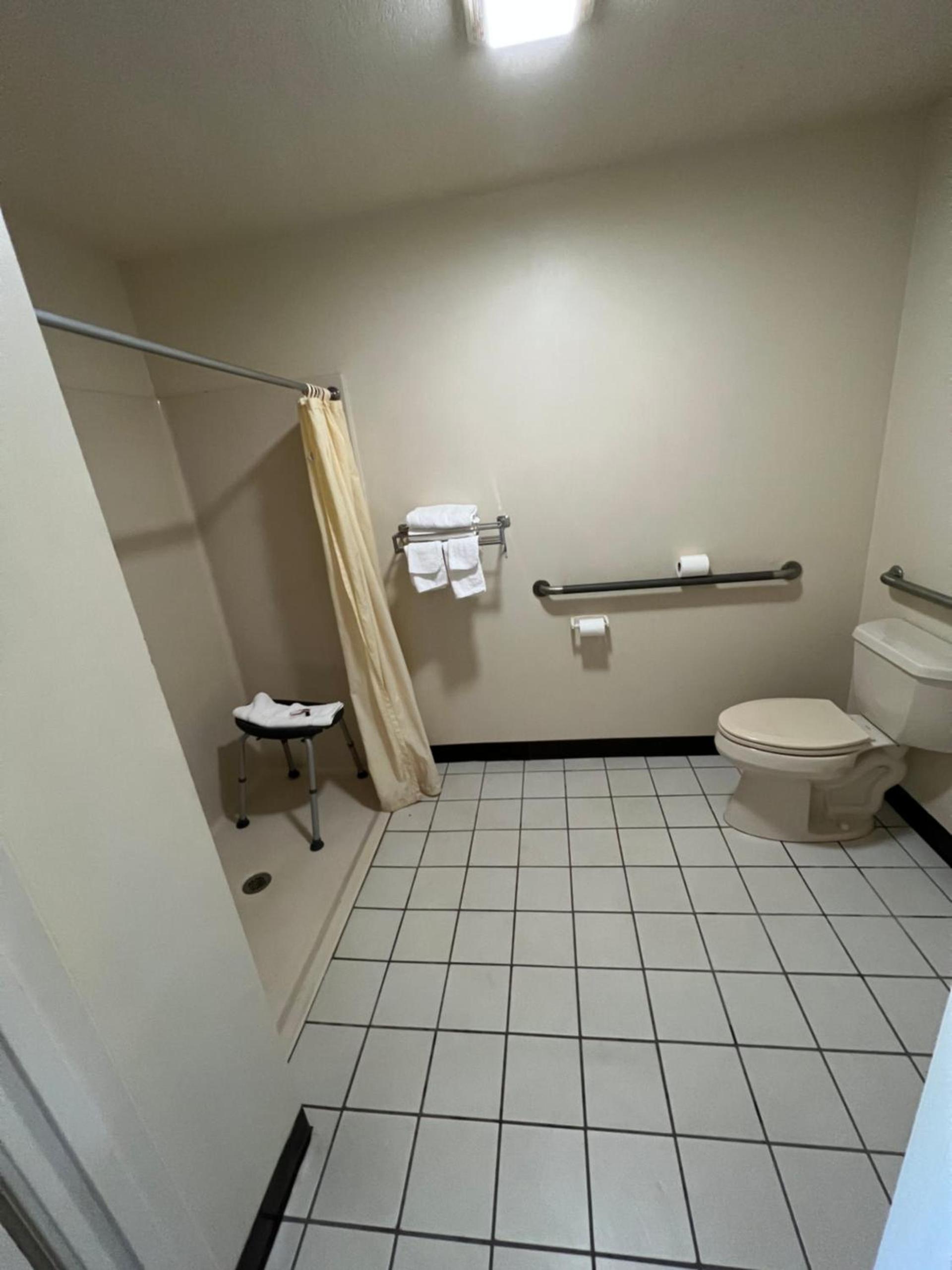 Rest Inn Motel photo 4